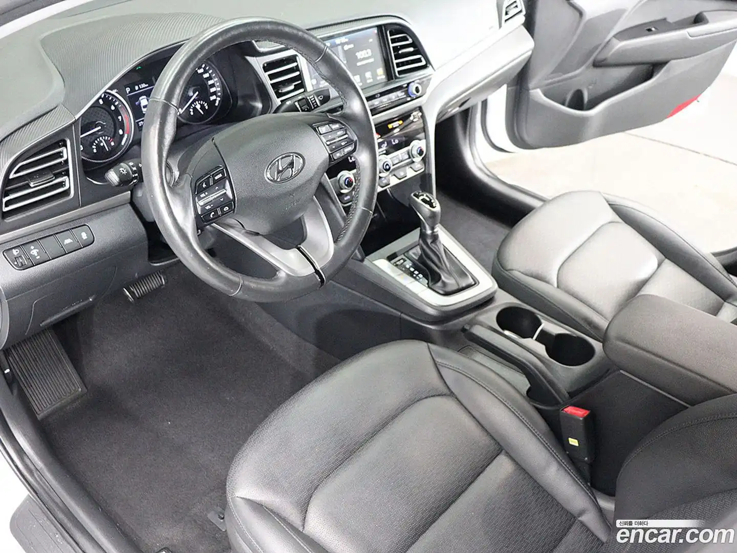 AVANTE Hyundai 2019.9-OPTION-021