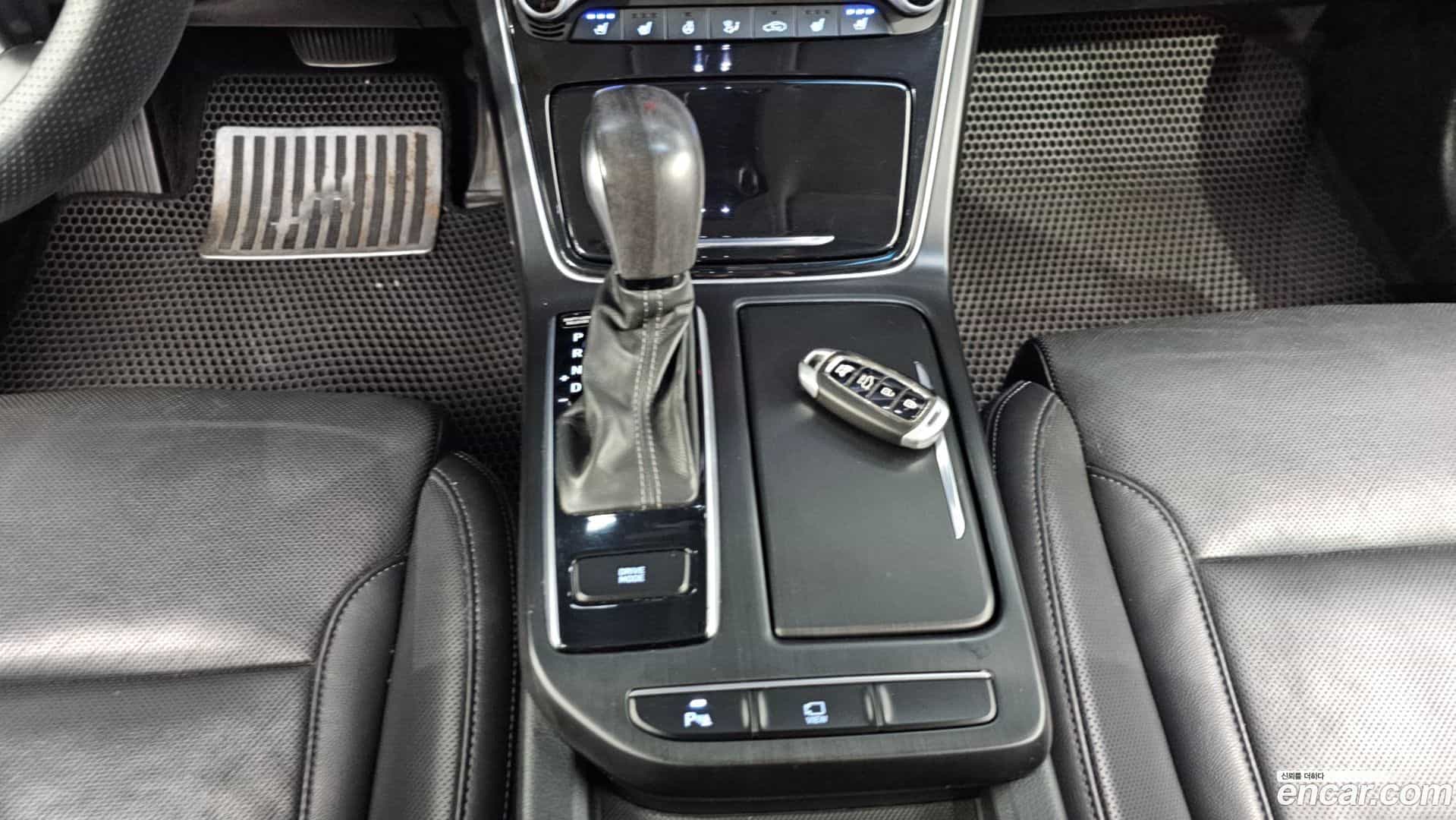 Grandeur Hyundai 2017.11-INNER-009