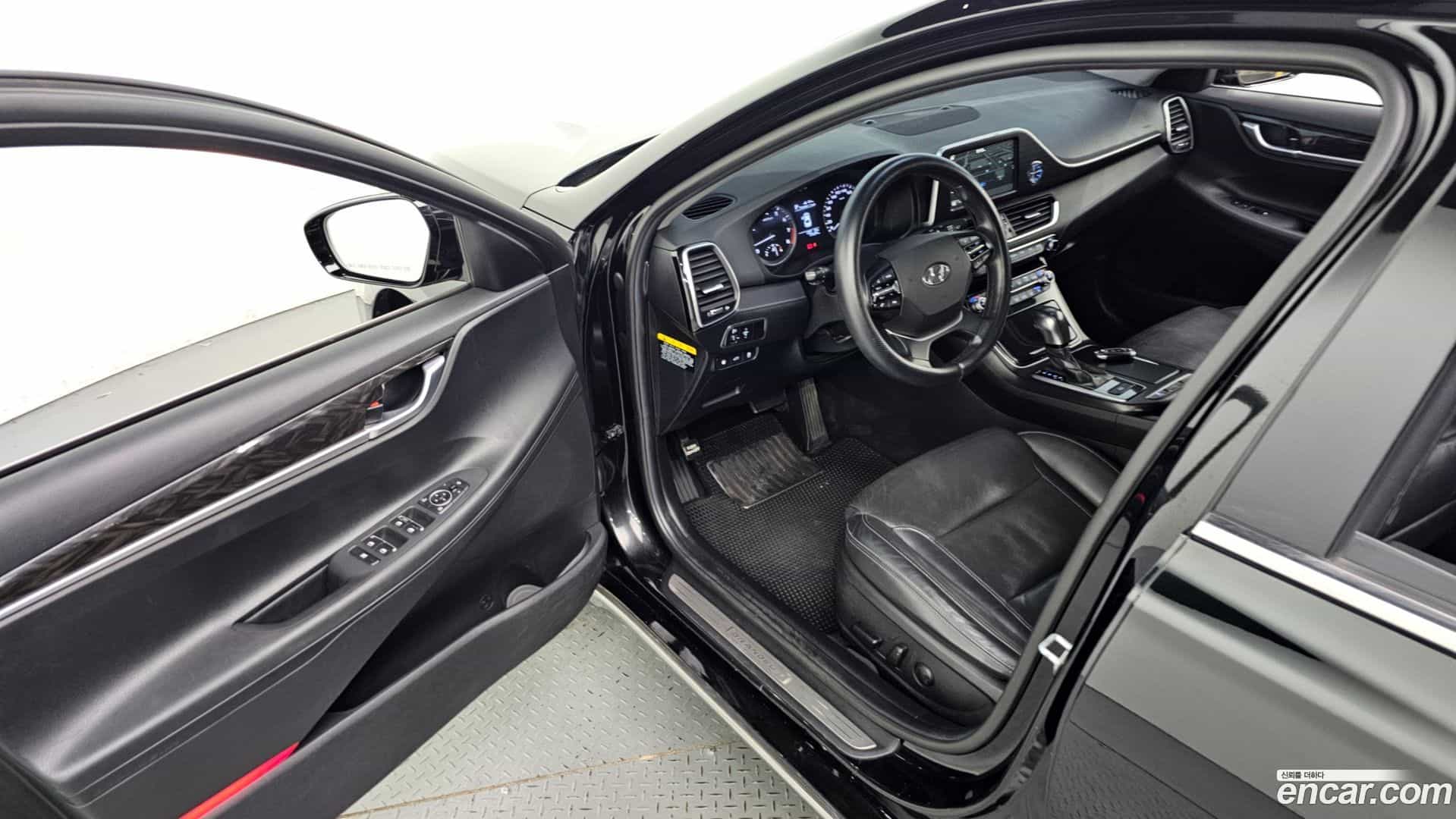 Grandeur Hyundai 2017.11-INNER-010