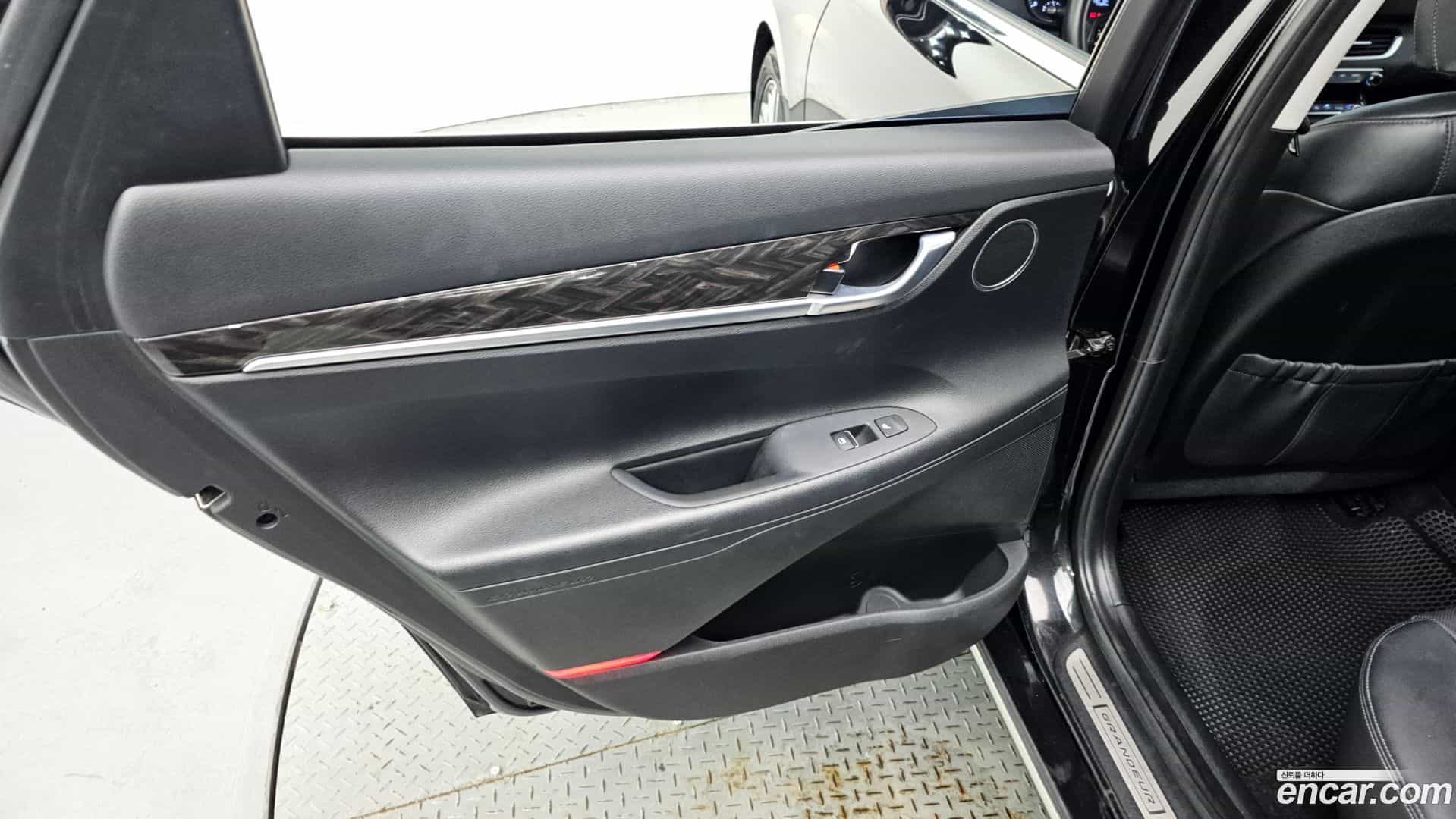 Grandeur Hyundai 2017.11-INNER-035