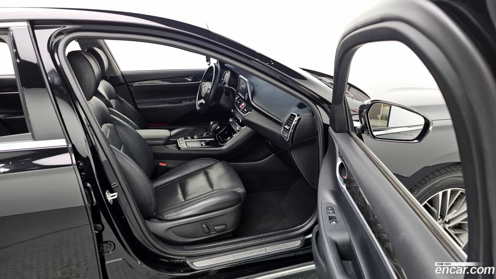 Grandeur Hyundai 2017.11-INNER-036