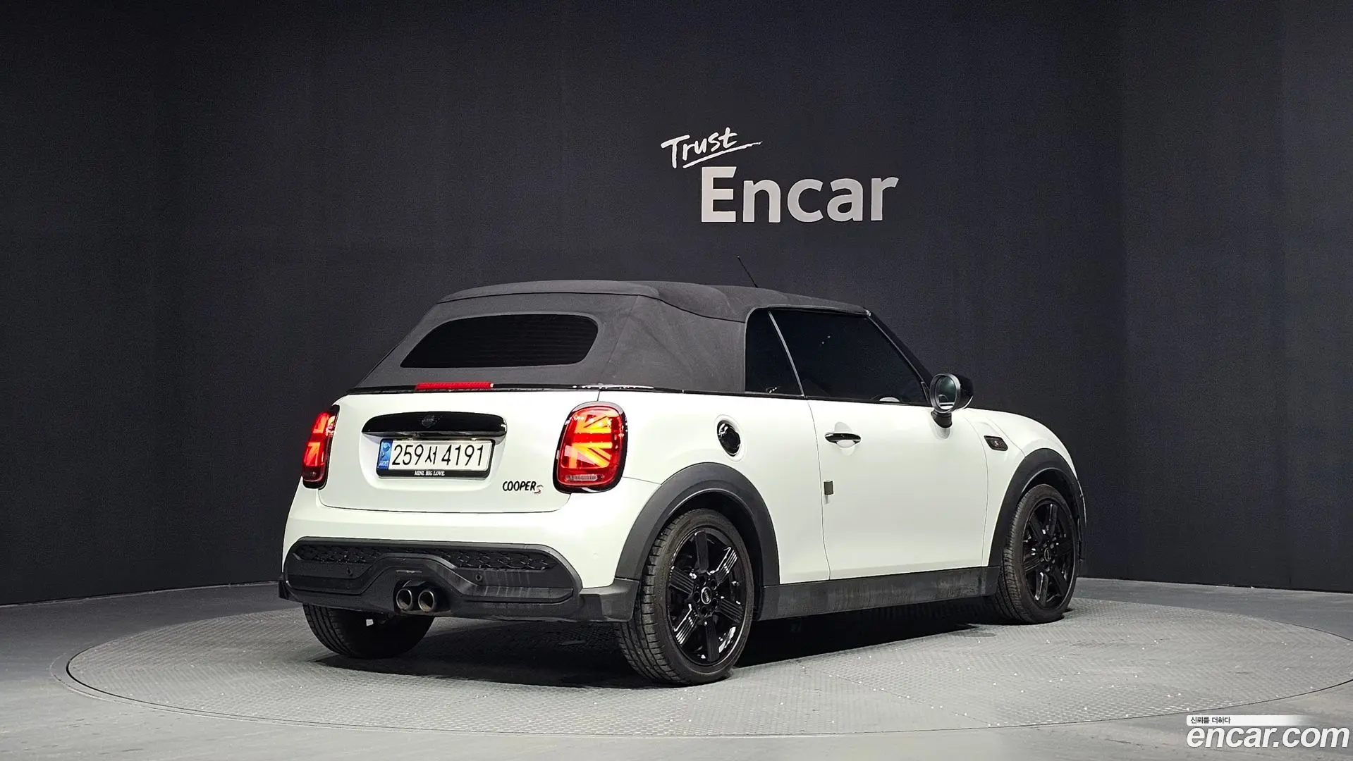 Main__Slider__Photo:Cooper Convertible Mini 2022.2-1