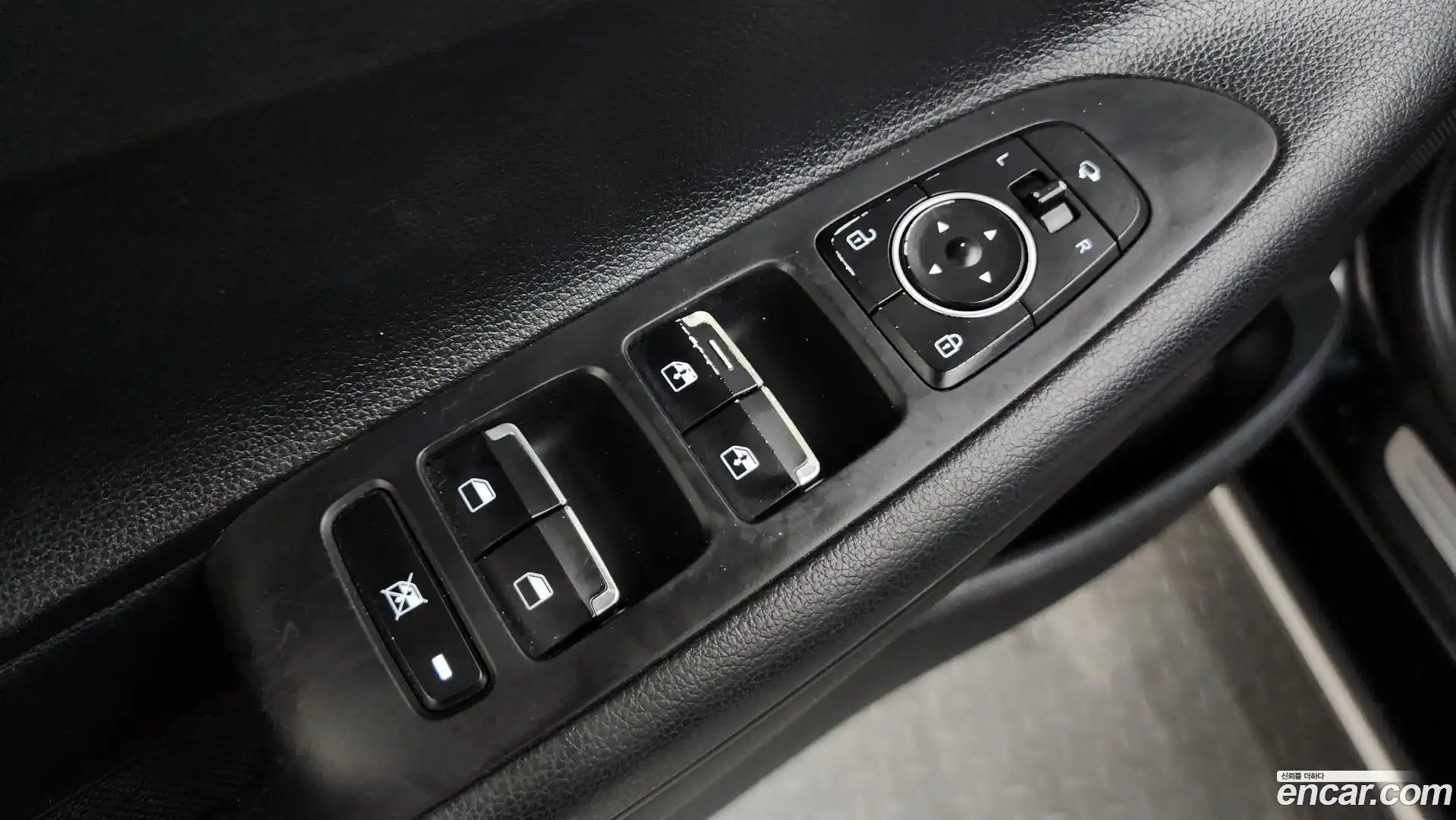 Grandeur Hyundai 2018.4-OPTION-045
