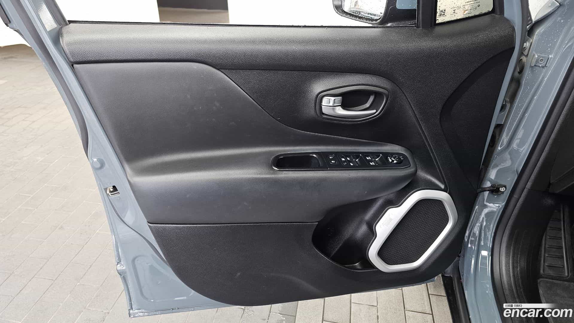Renegade Jeep 2018.10-INNER-034