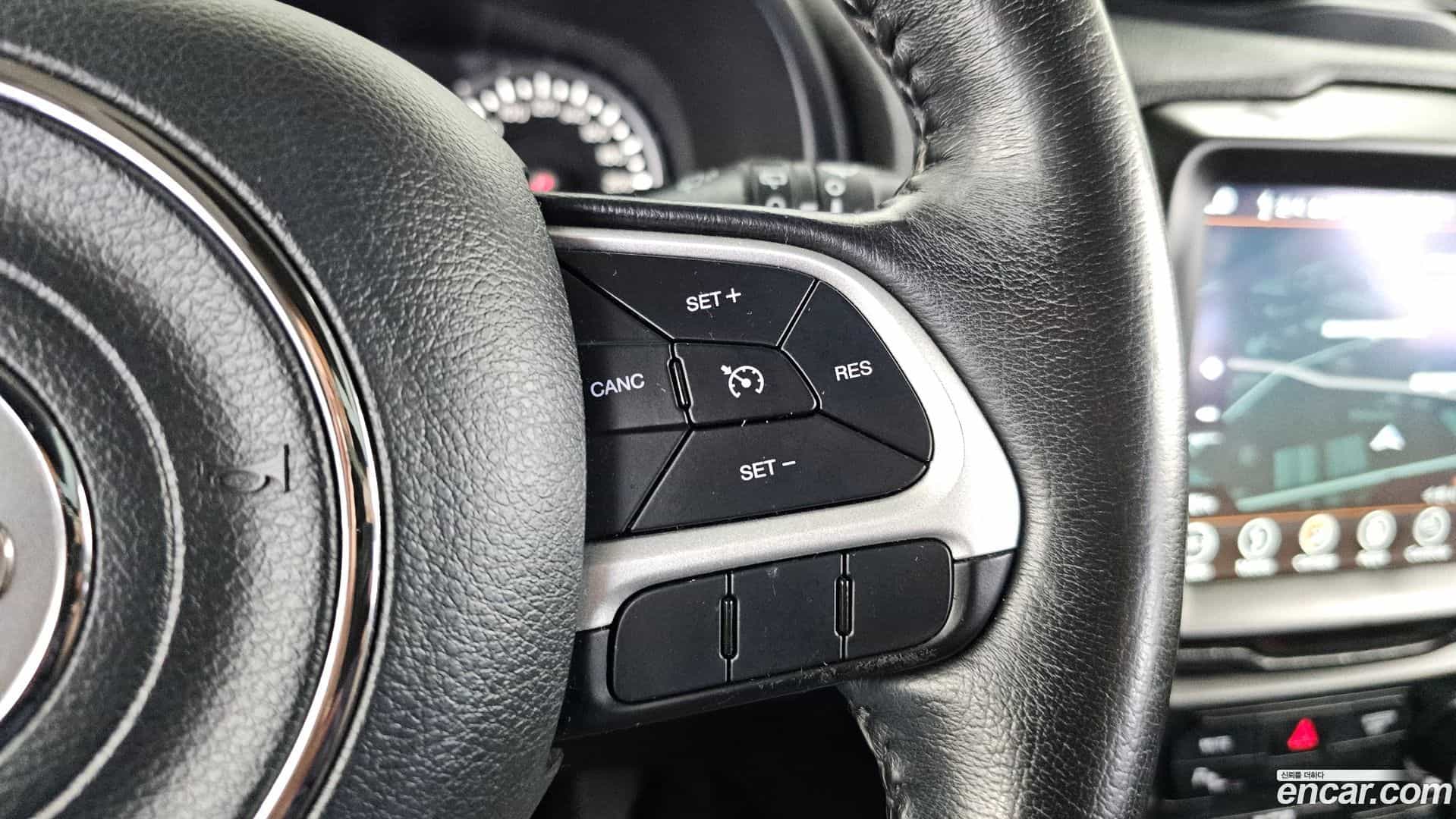 Renegade Jeep 2018.10-OPTION-043