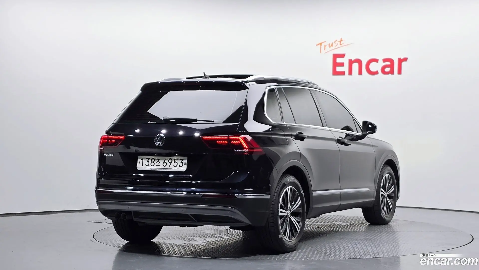 Main__Slider__Photo:Tiguan Volkswagen 2019.11-1
