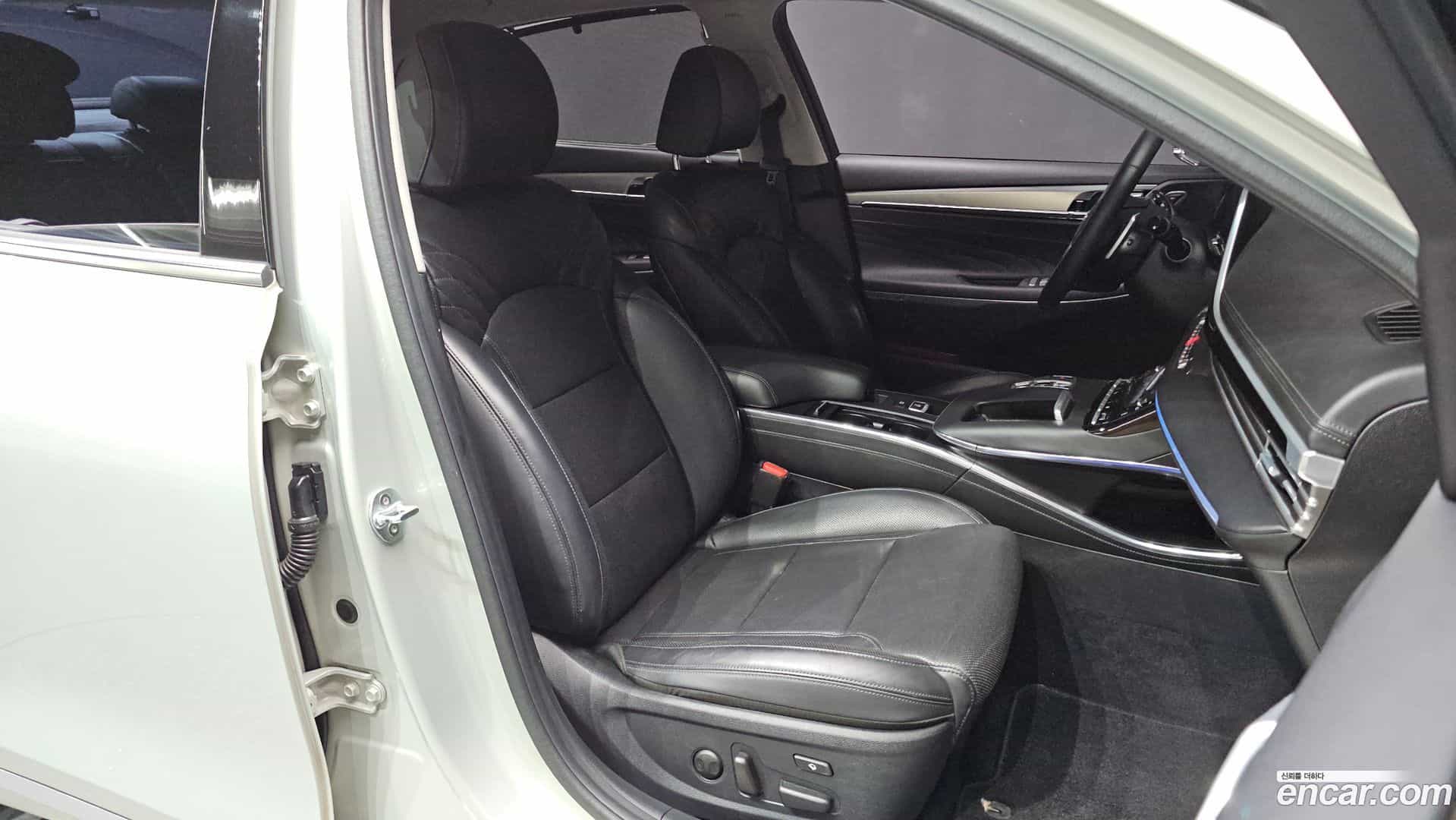 Grandeur Hyundai 2020.4-OPTION-016