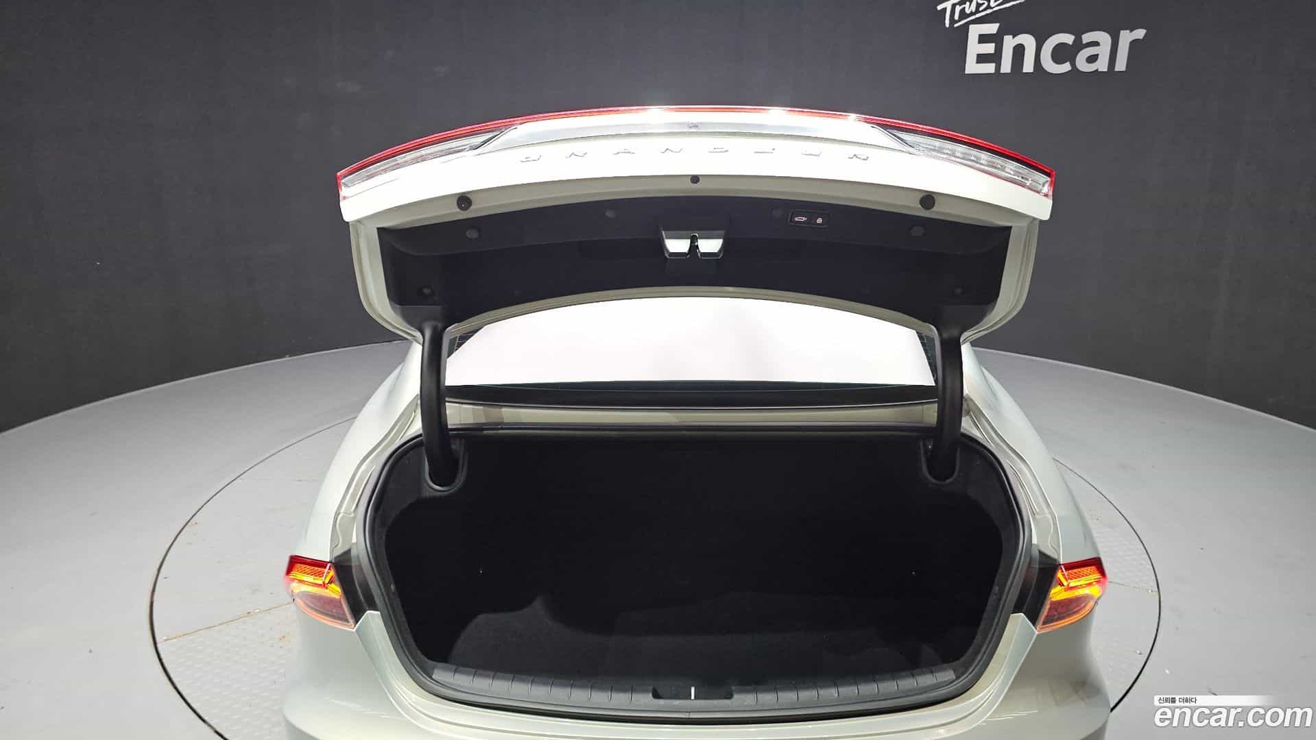 Grandeur Hyundai 2020.4-OPTION-024