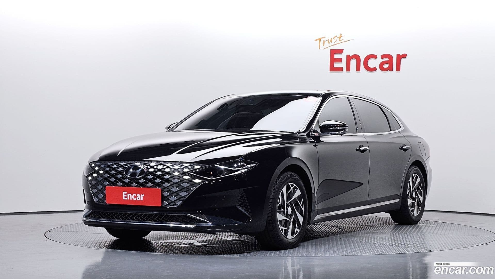Main__Slider__Photo:Grandeur Hyundai 2021.11-0