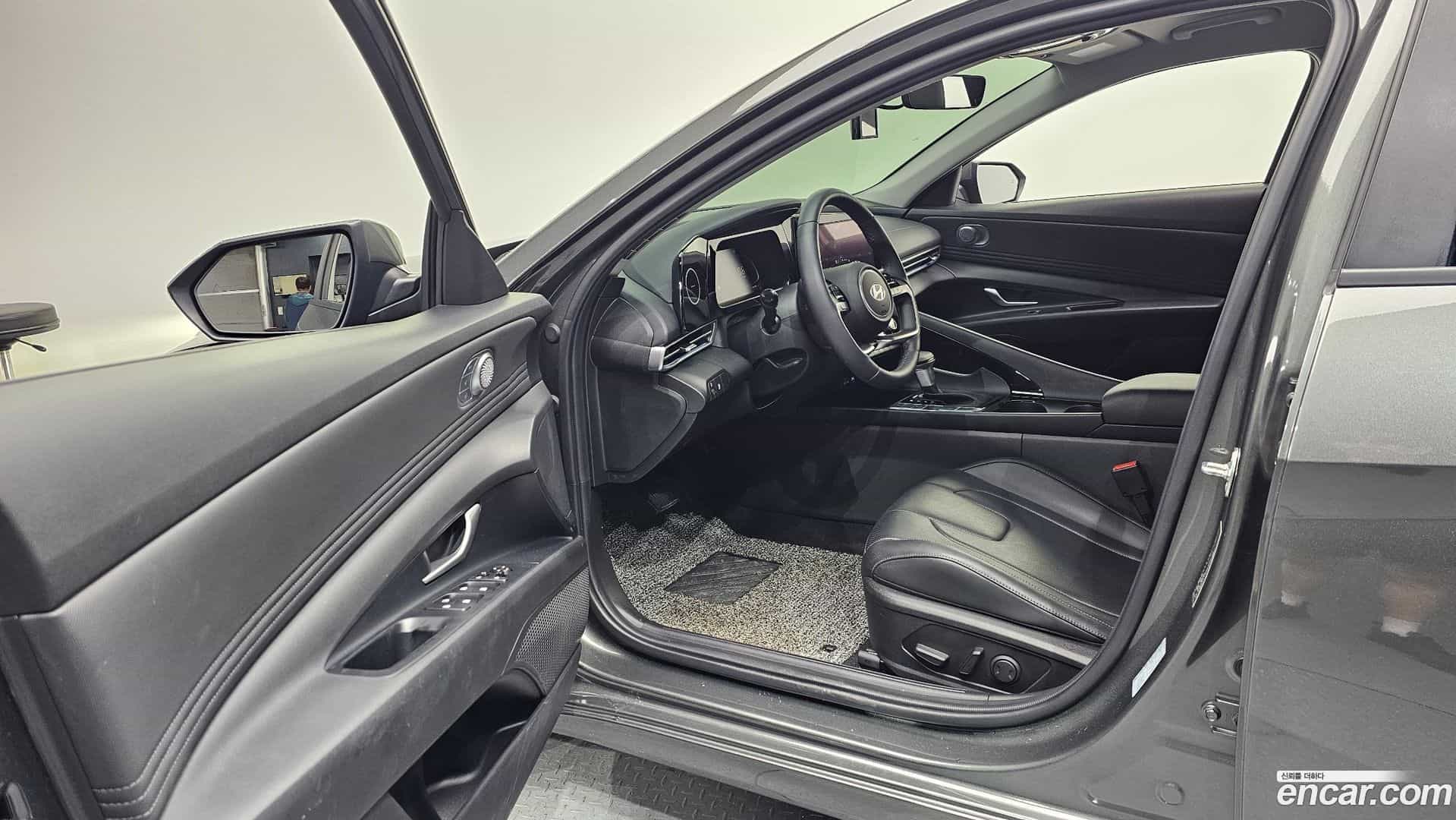 AVANTE Hyundai 2023.10-INNER-010