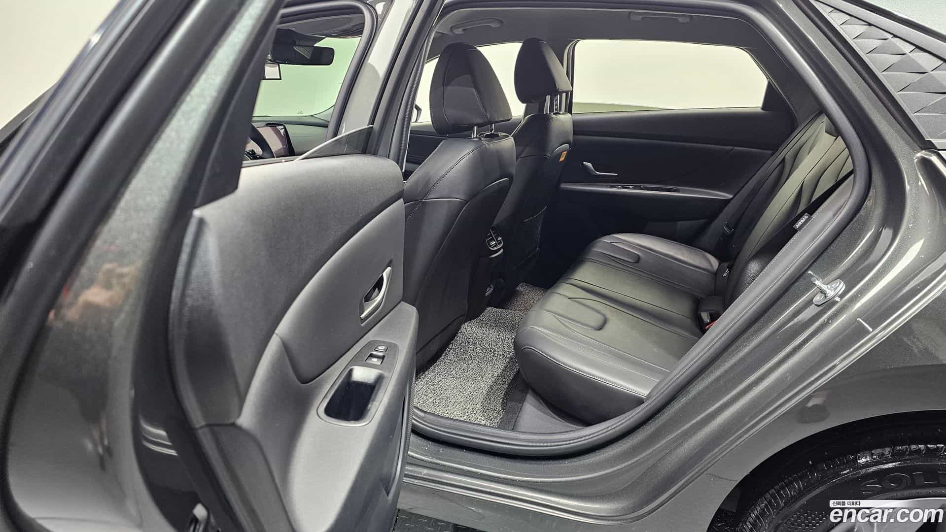AVANTE Hyundai 2023.10-INNER-036