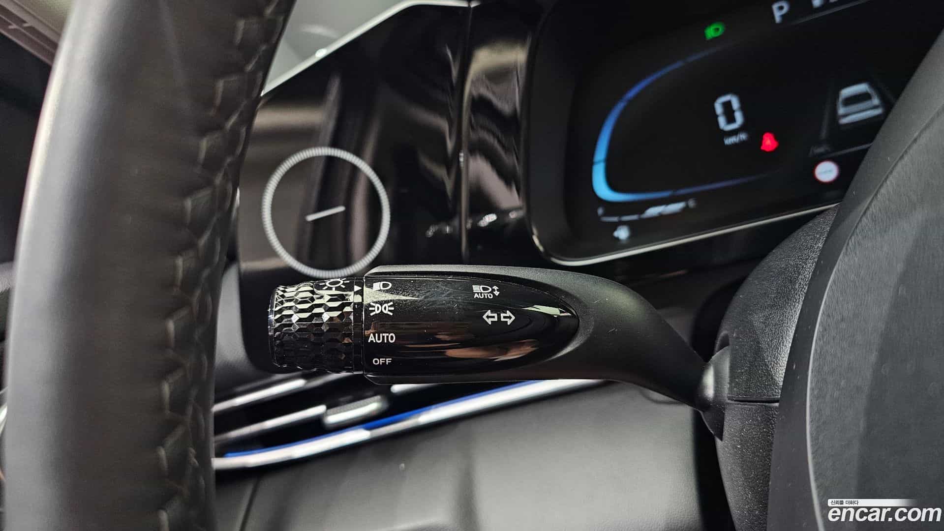 AVANTE Hyundai 2023.10-OPTION-040