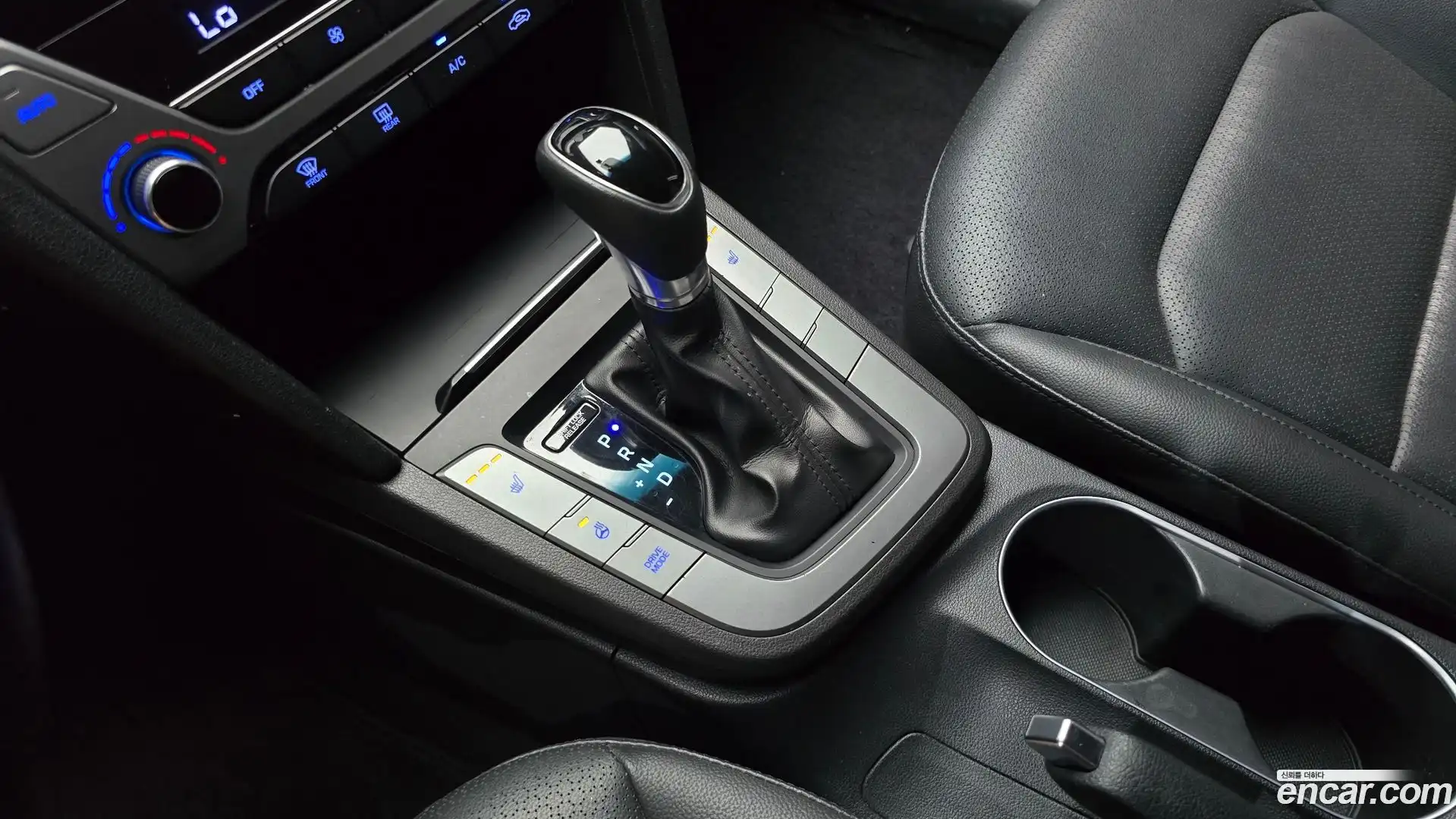 AVANTE Hyundai 2017.1-INNER-009