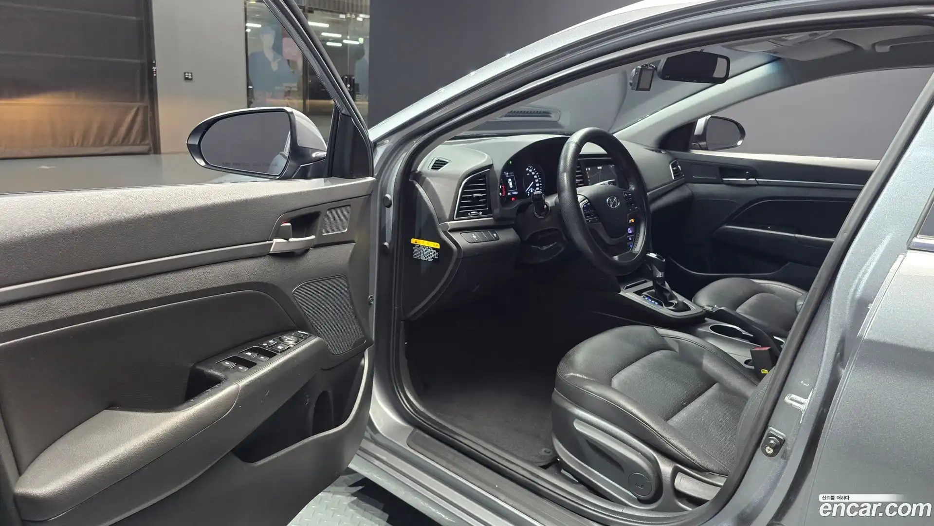 AVANTE Hyundai 2017.1-INNER-010