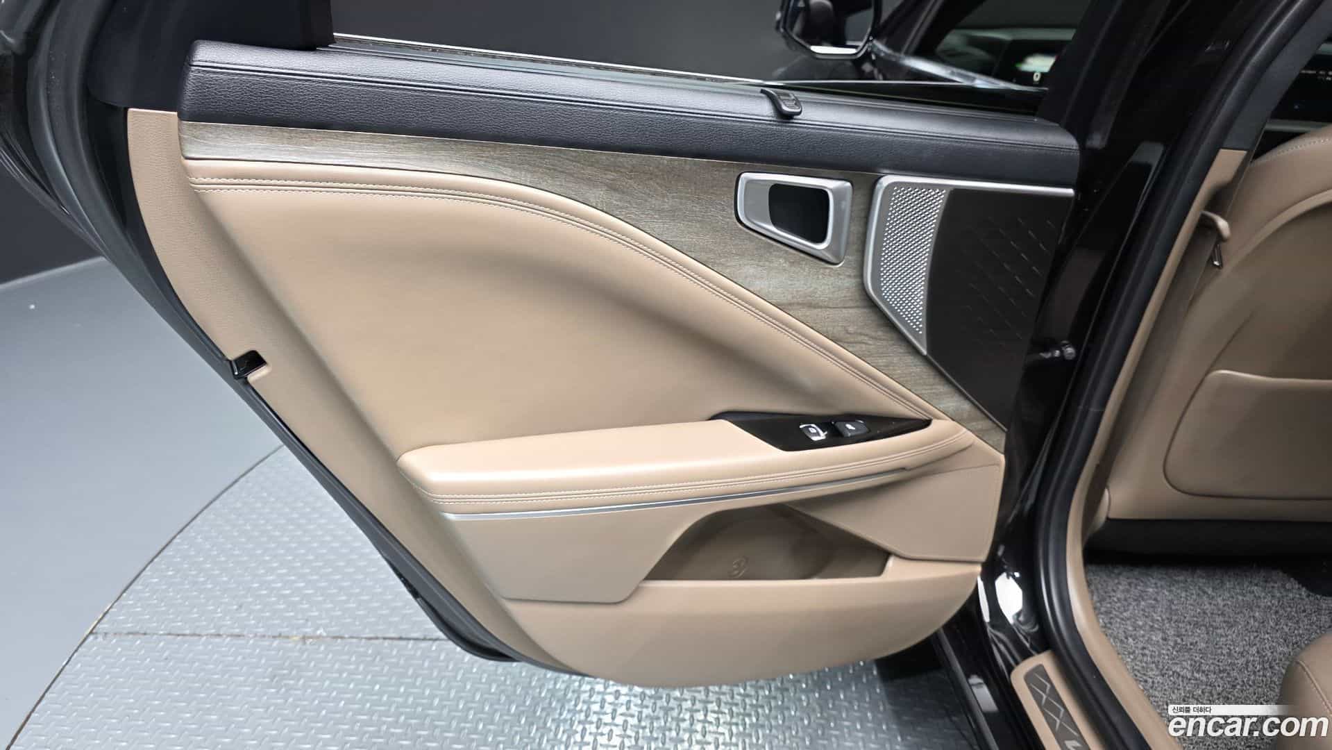 K8 Kia 2023.0-INNER-035
