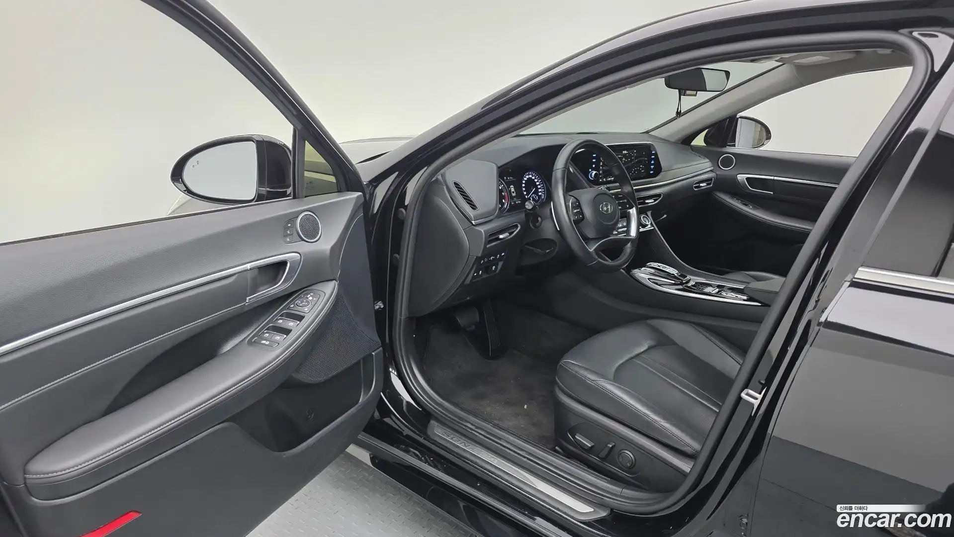 Sonata Hyundai 2023.1-INNER-010
