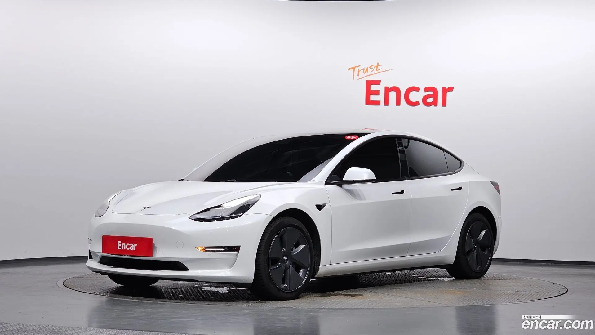 Main__Slider__Photo:Model 3 Tesla 2021.7-0