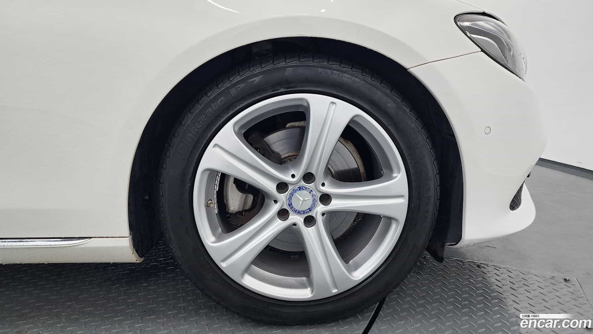 E-Class Mercedes-Benz 2017.1-OUTER-031