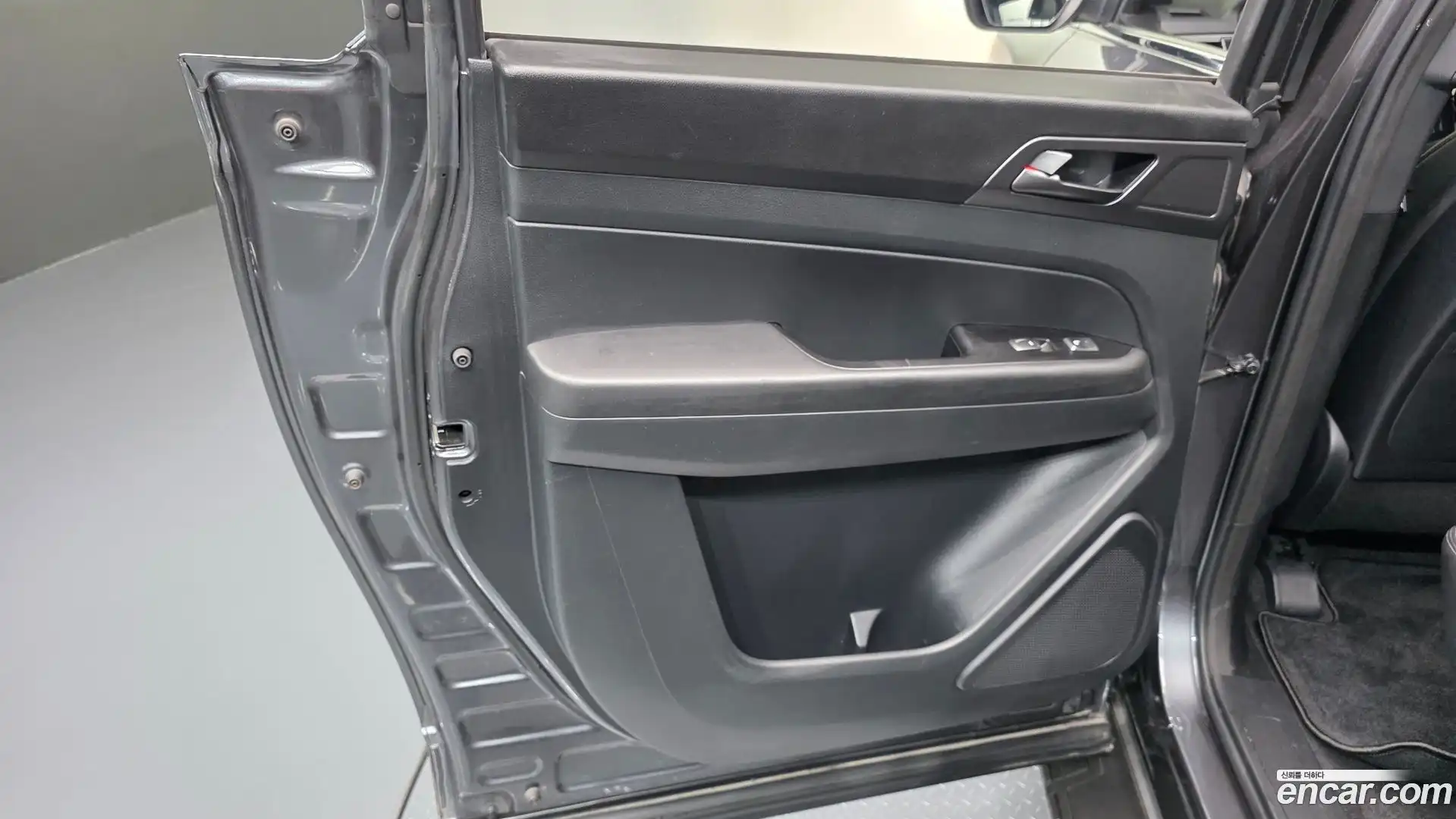 Rexton KG Mobility 2023.3-INNER-035