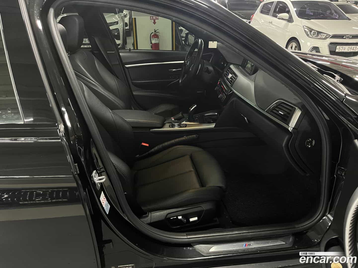 3-Series BMW 2018.11-INNER-008