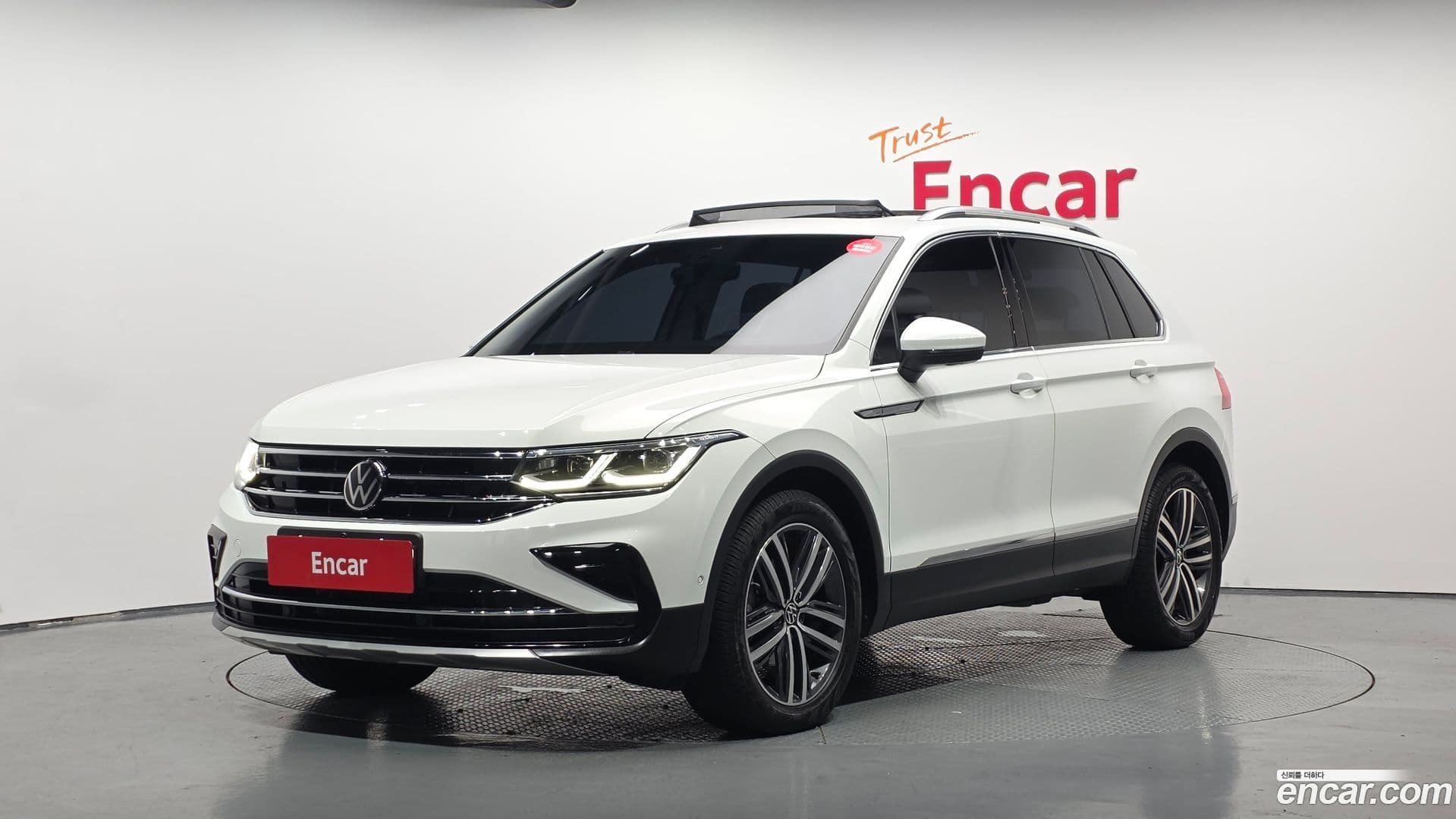 Main__Slider__Photo:Tiguan Volkswagen 2023.6-0