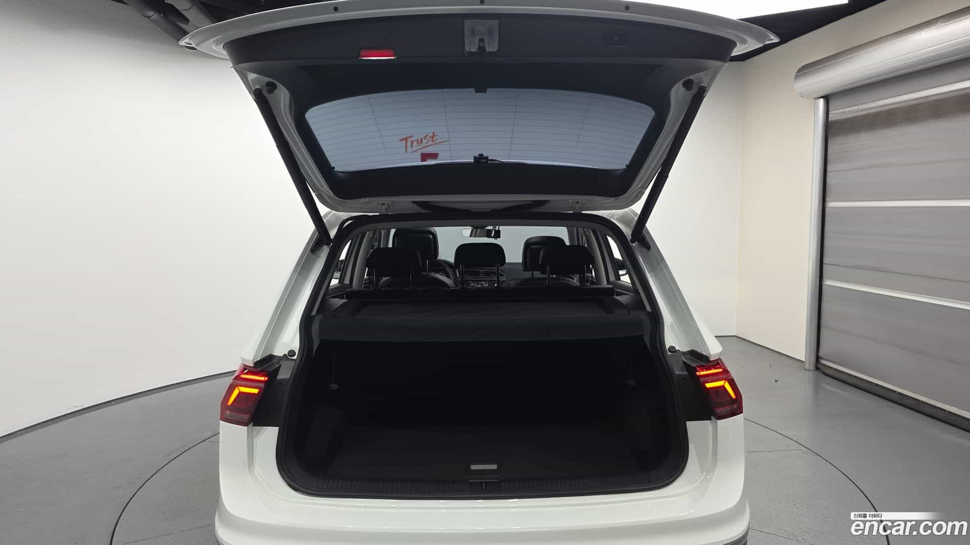 Tiguan Volkswagen 2023.6-OPTION-024