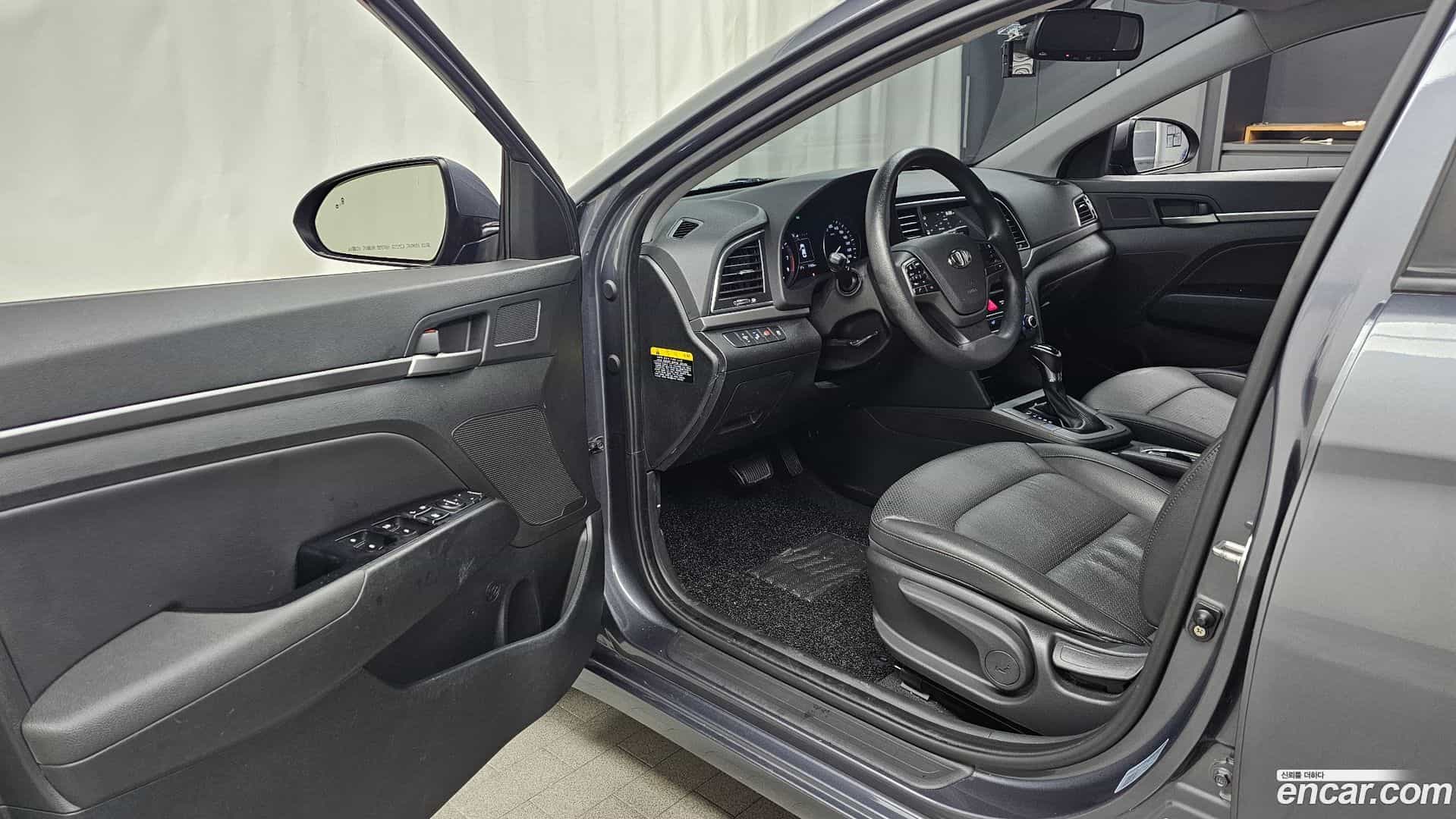 AVANTE Hyundai 2017.3-INNER-010