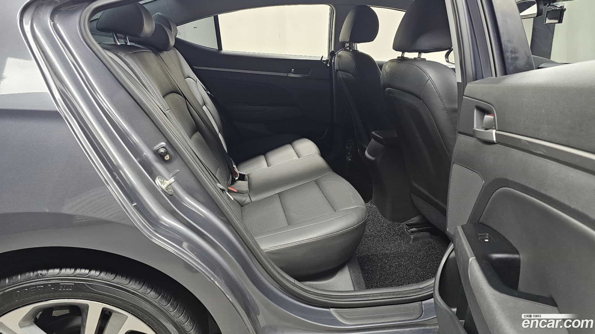 AVANTE Hyundai 2017.3-OPTION-015