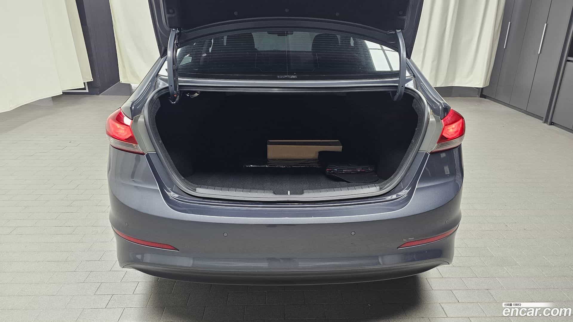 AVANTE Hyundai 2017.3-OPTION-020