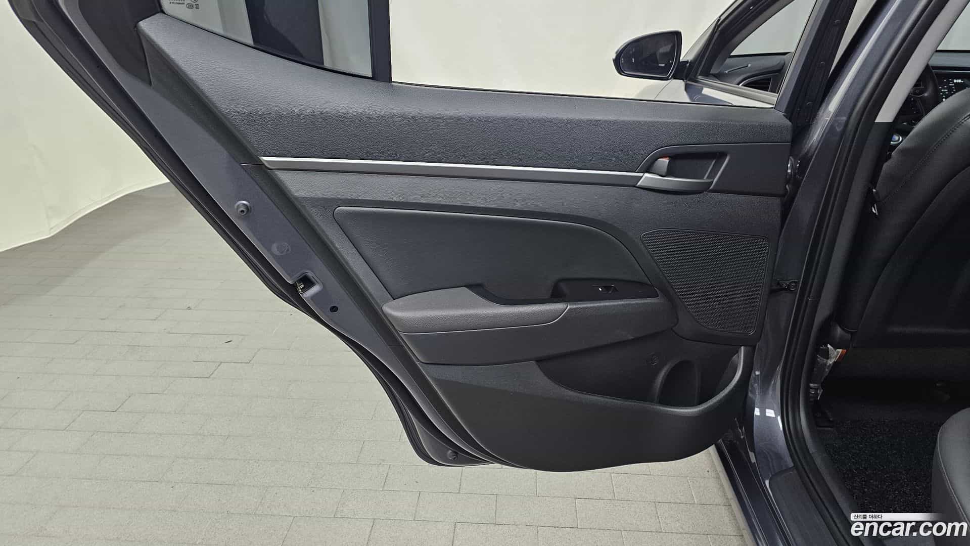 AVANTE Hyundai 2017.3-INNER-035