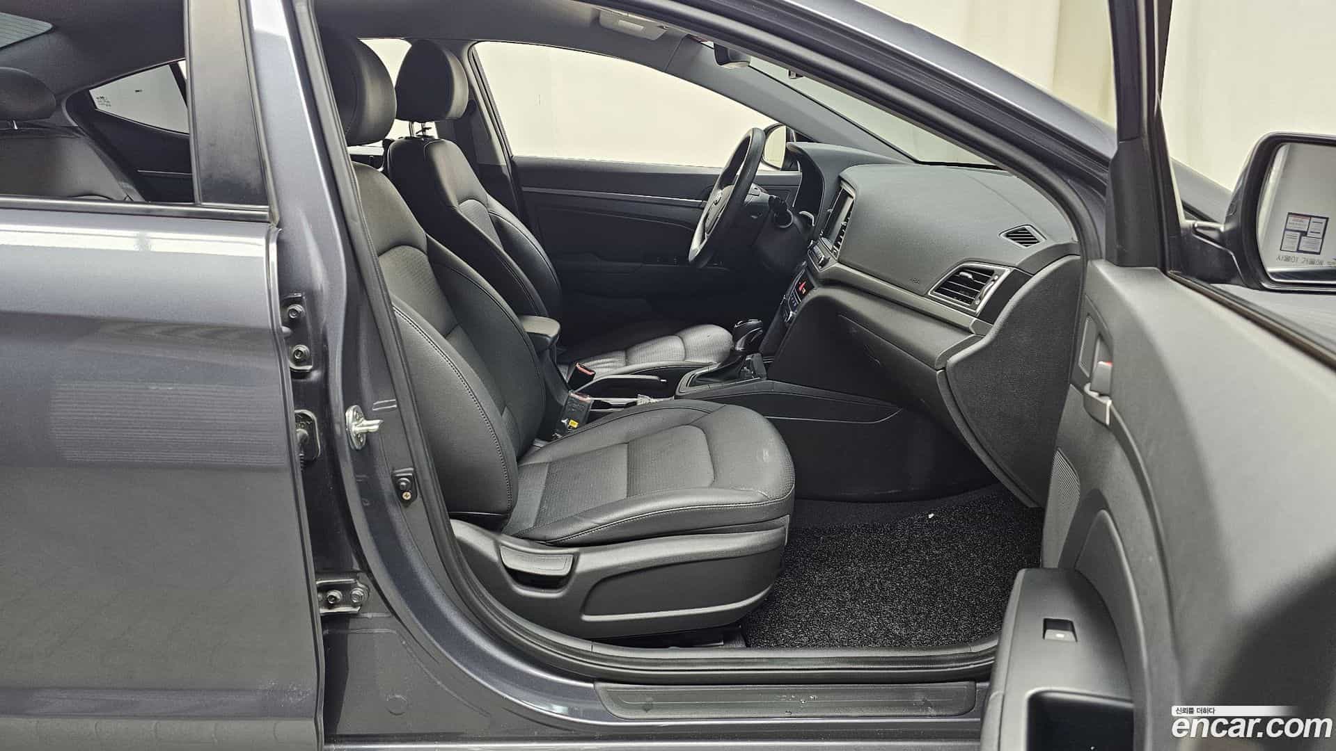 AVANTE Hyundai 2017.3-INNER-036
