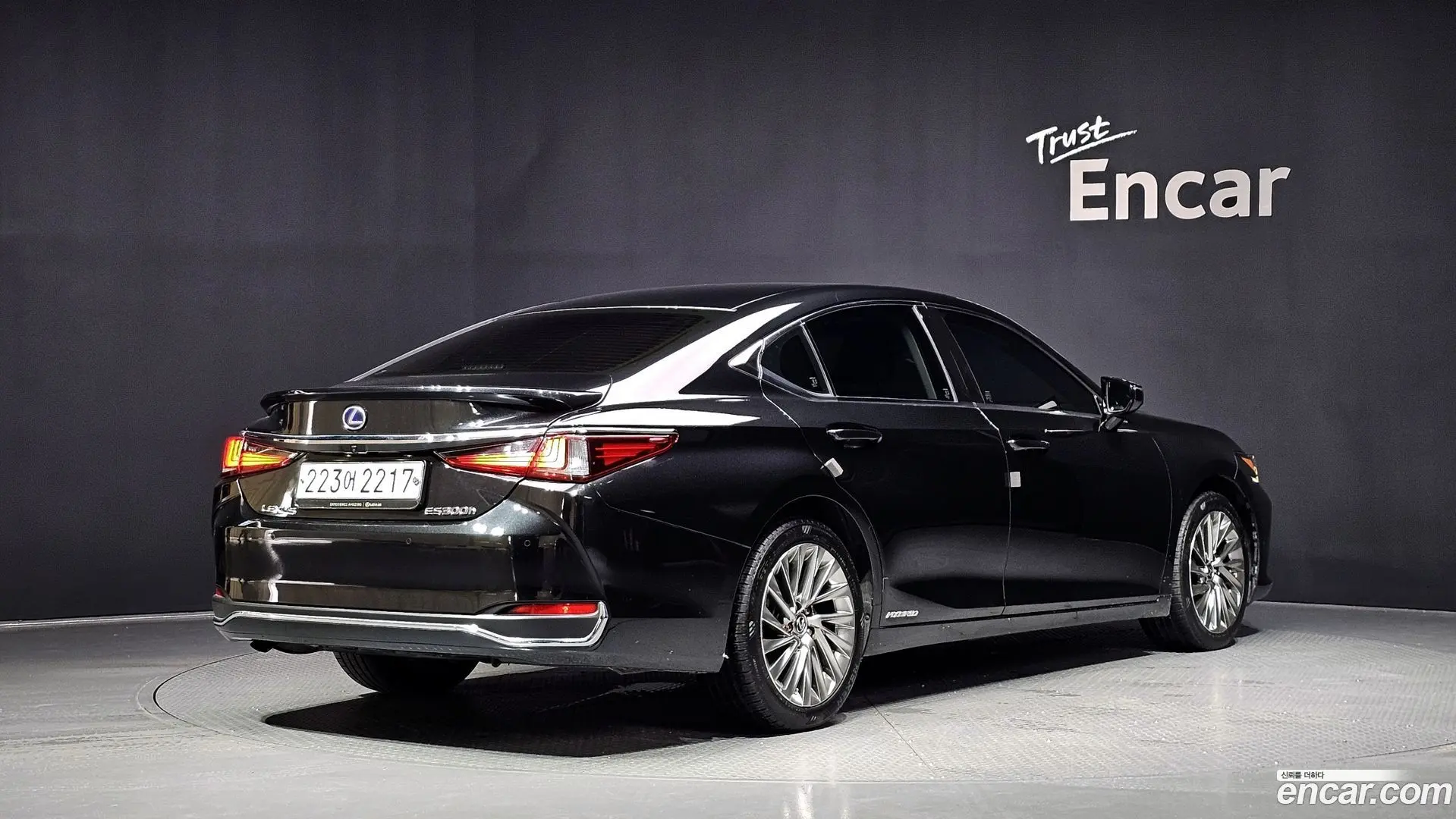 Main__Slider__Photo:ES Lexus 2021.4-1