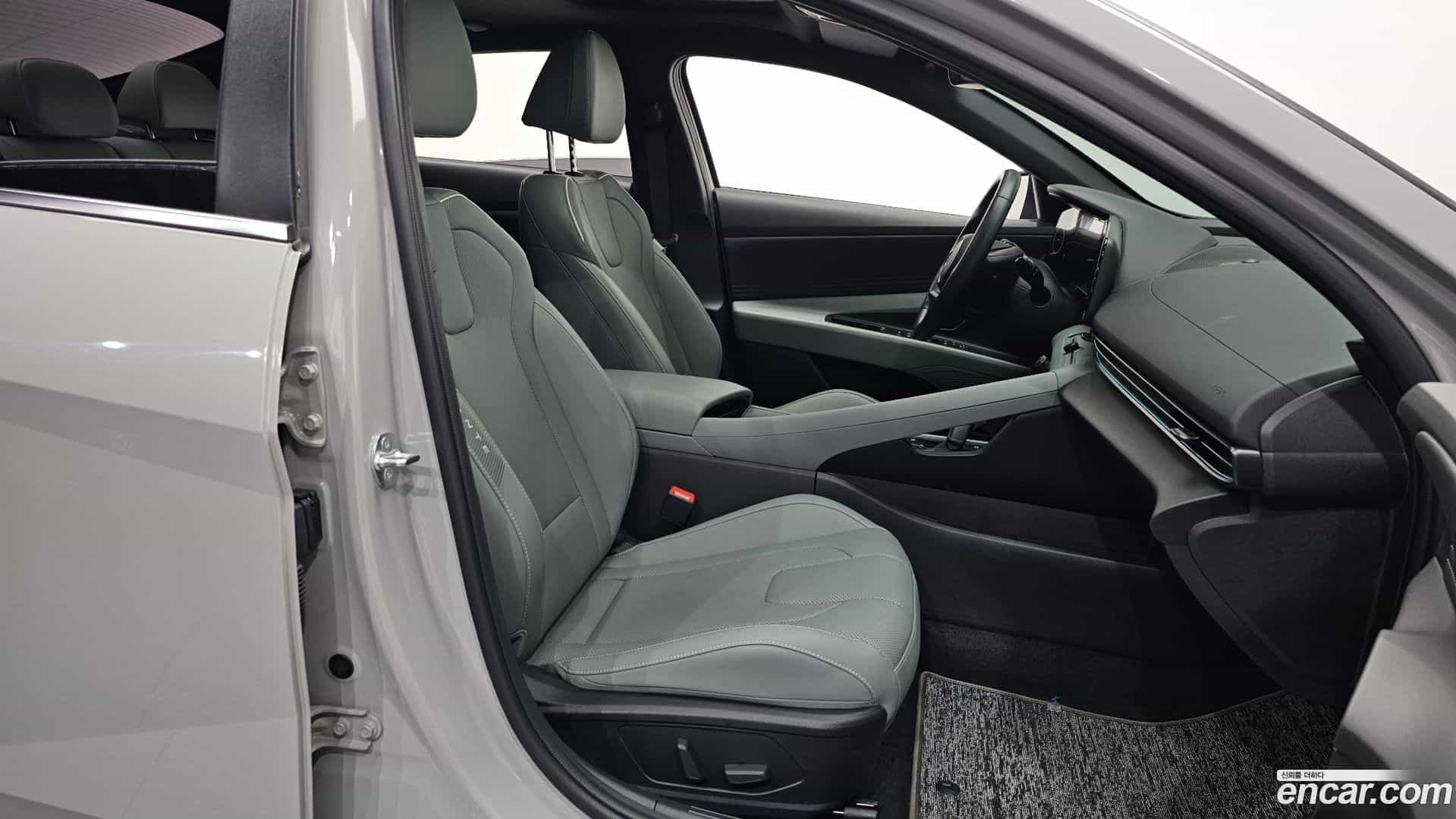 AVANTE Hyundai 2023.11-OPTION-015
