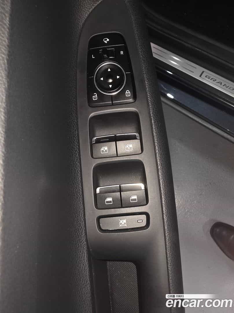 Grandeur Hyundai 2018.6-OPTION-017