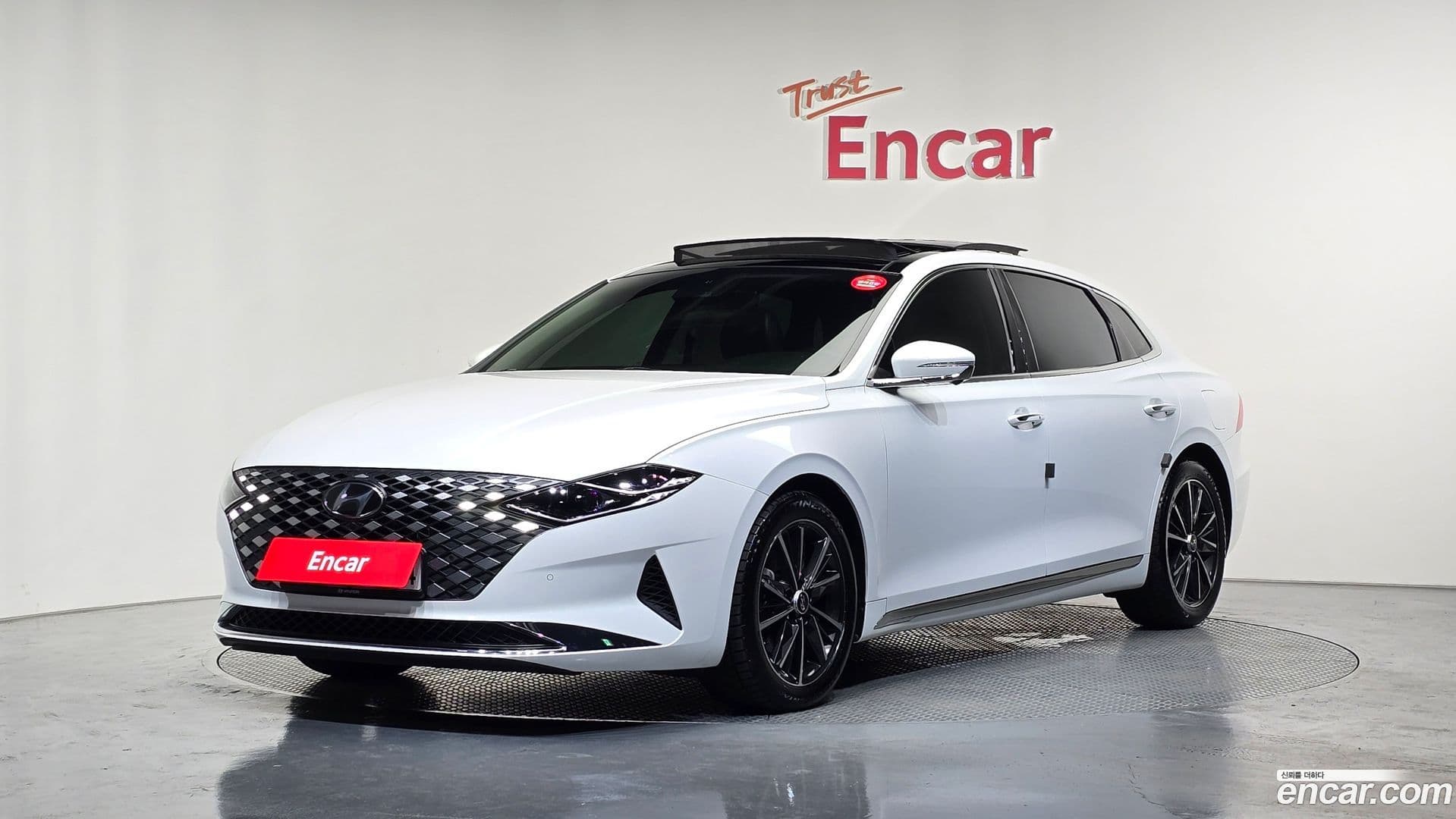 Main__Slider__Photo:Grandeur Hyundai 2021.10-0