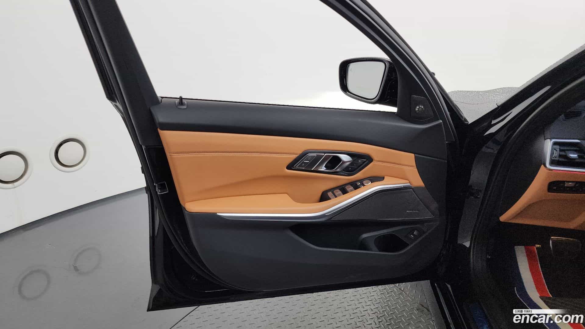 3-Series BMW 2023.11-INNER-034