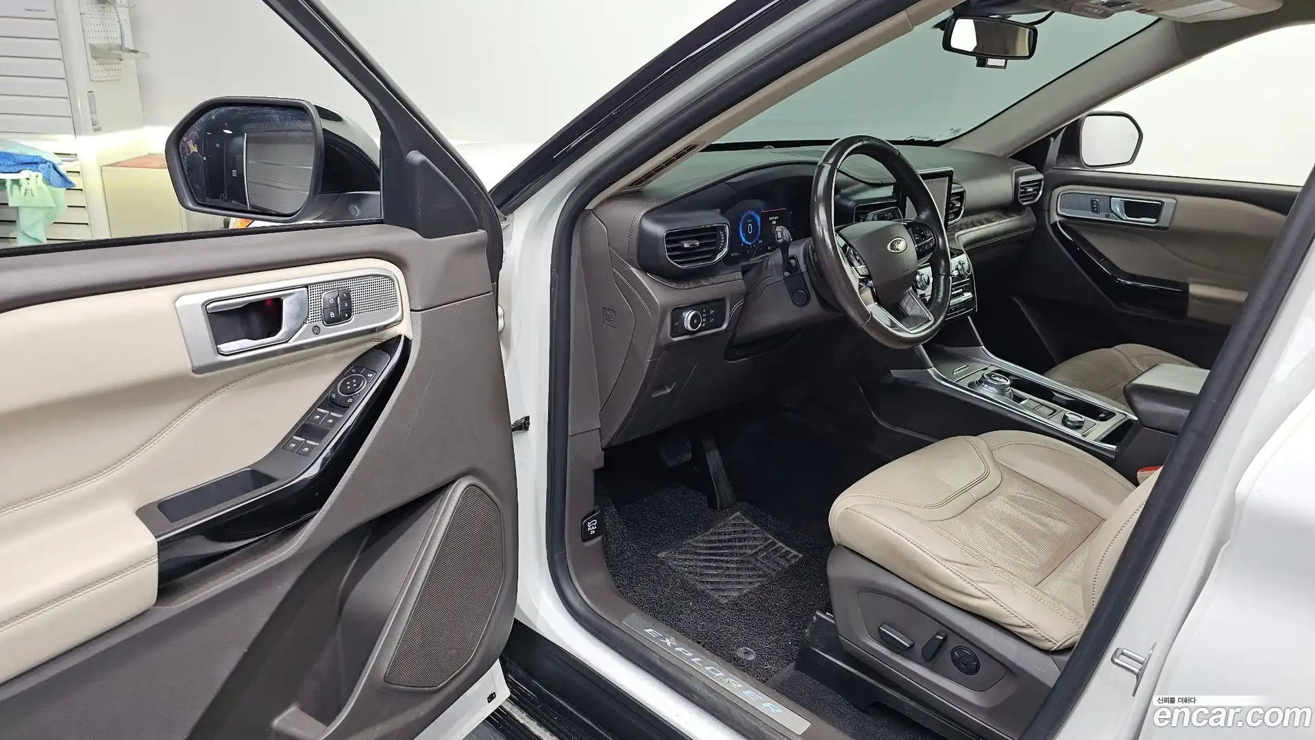Explorer Ford 2021.11-INNER-010