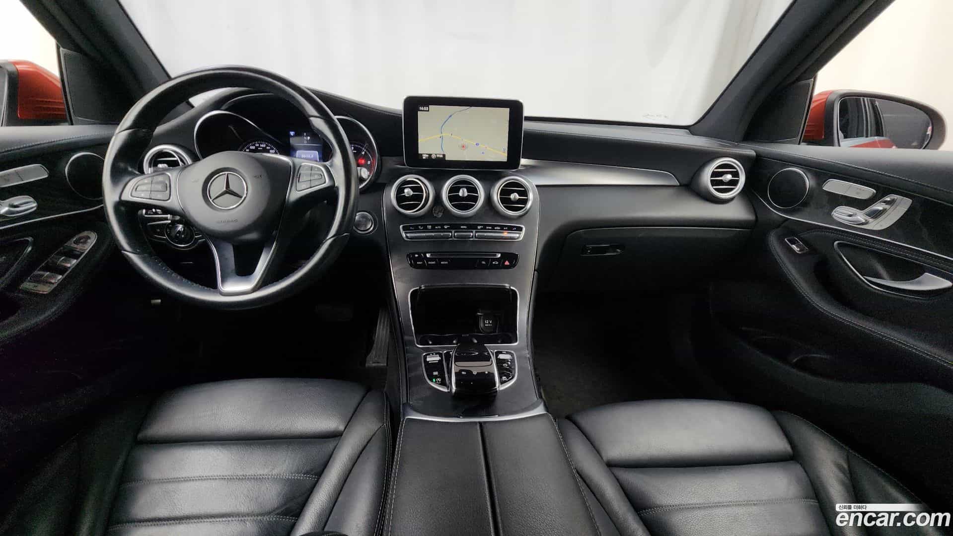 GLC-Class Mercedes-Benz 2016.1-INNER-007