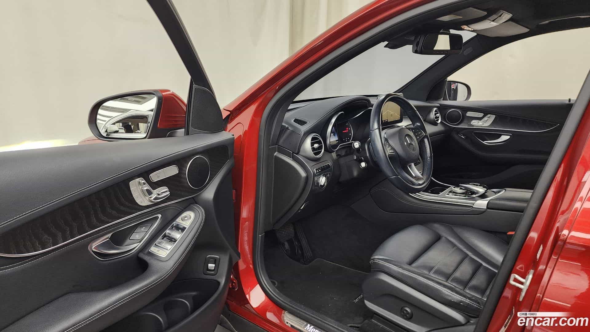 GLC-Class Mercedes-Benz 2016.1-INNER-010