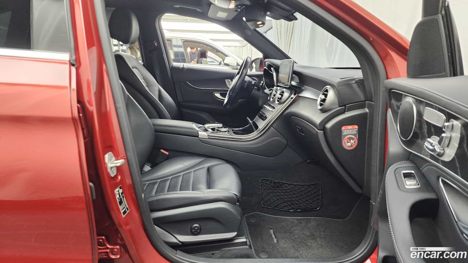 GLC-Class Mercedes-Benz 2016.1-OPTION-015