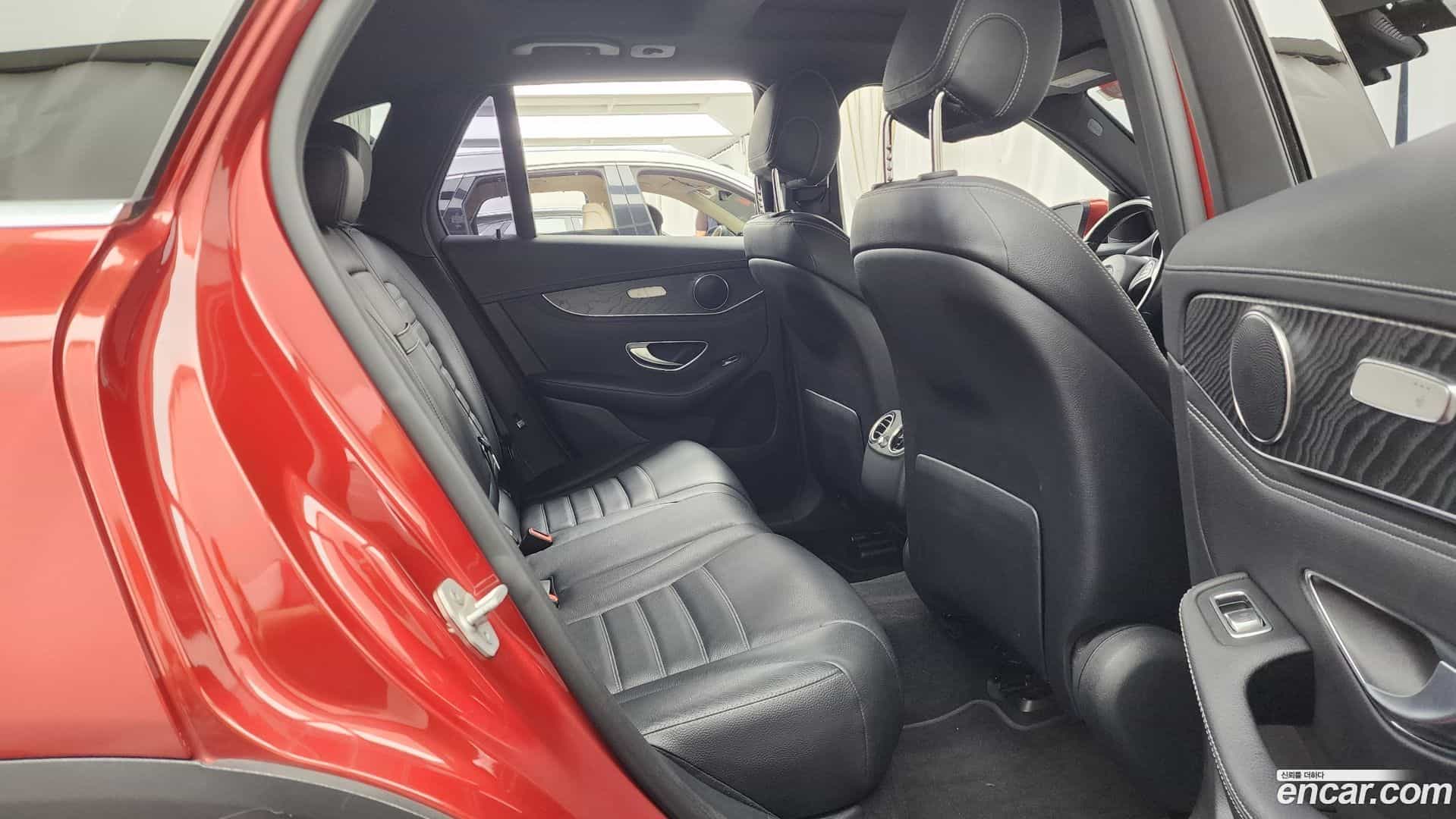 GLC-Class Mercedes-Benz 2016.1-OPTION-016