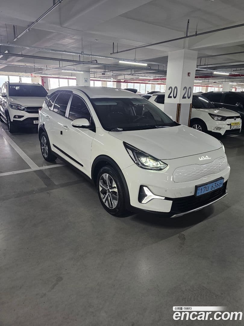 Main__Slider__Photo:Niro Kia 2022.8-0