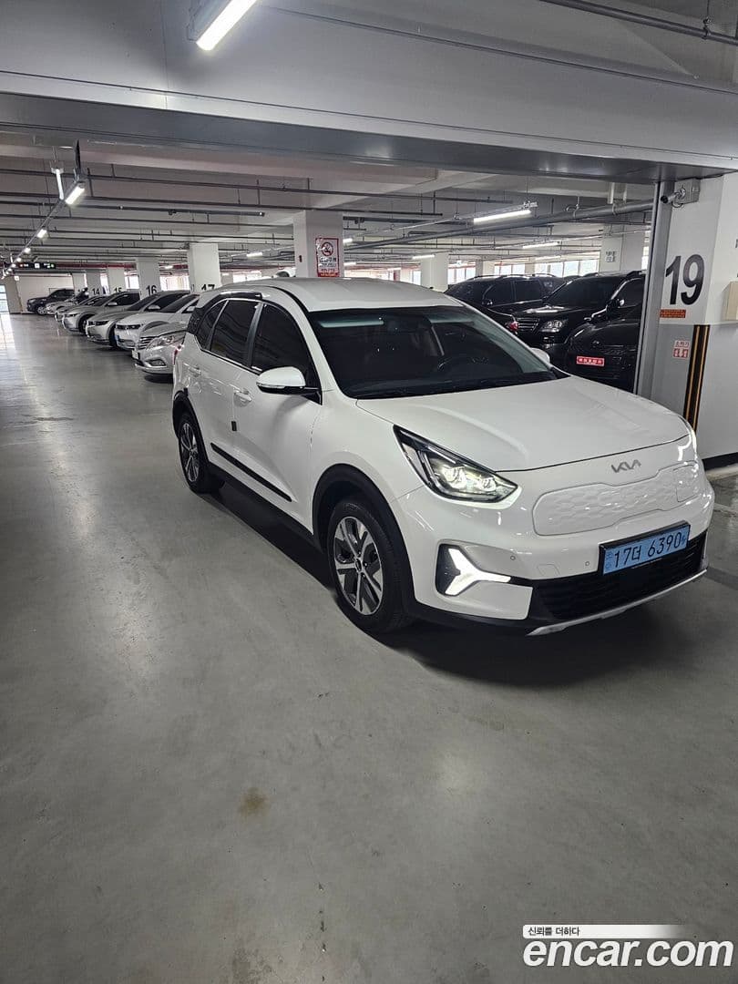 Main__Slider__Photo:Niro Kia 2022.8-0
