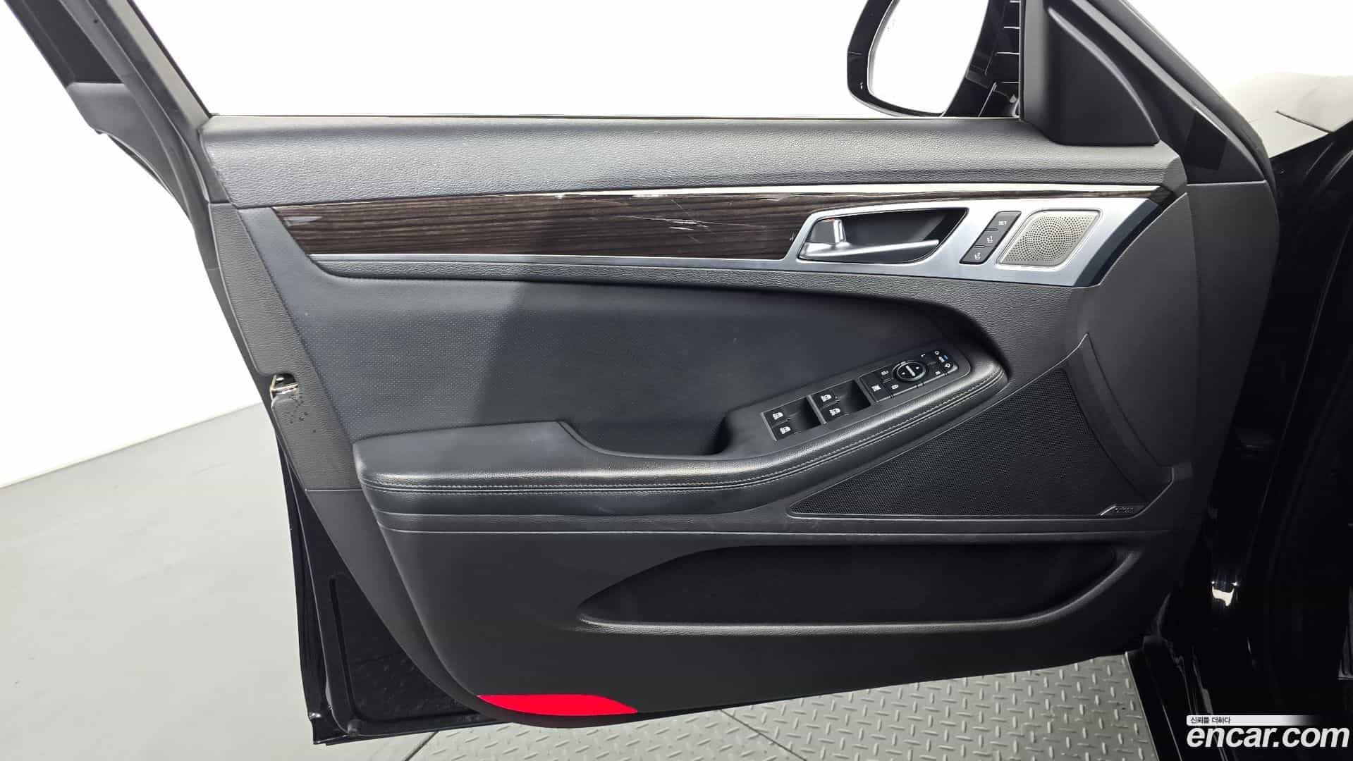 G80 Genesis 2020.0-INNER-034