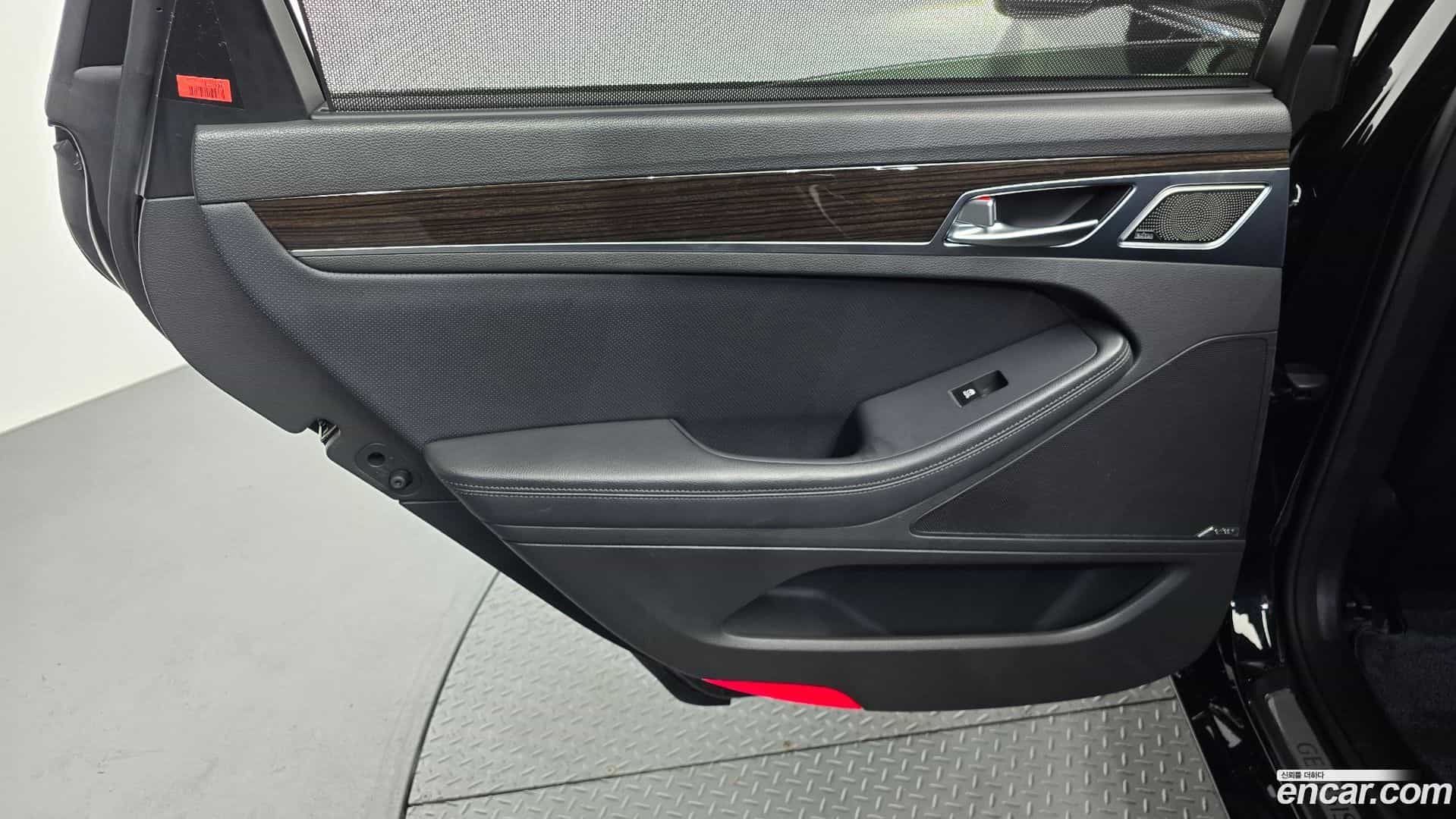 G80 Genesis 2020.0-INNER-035
