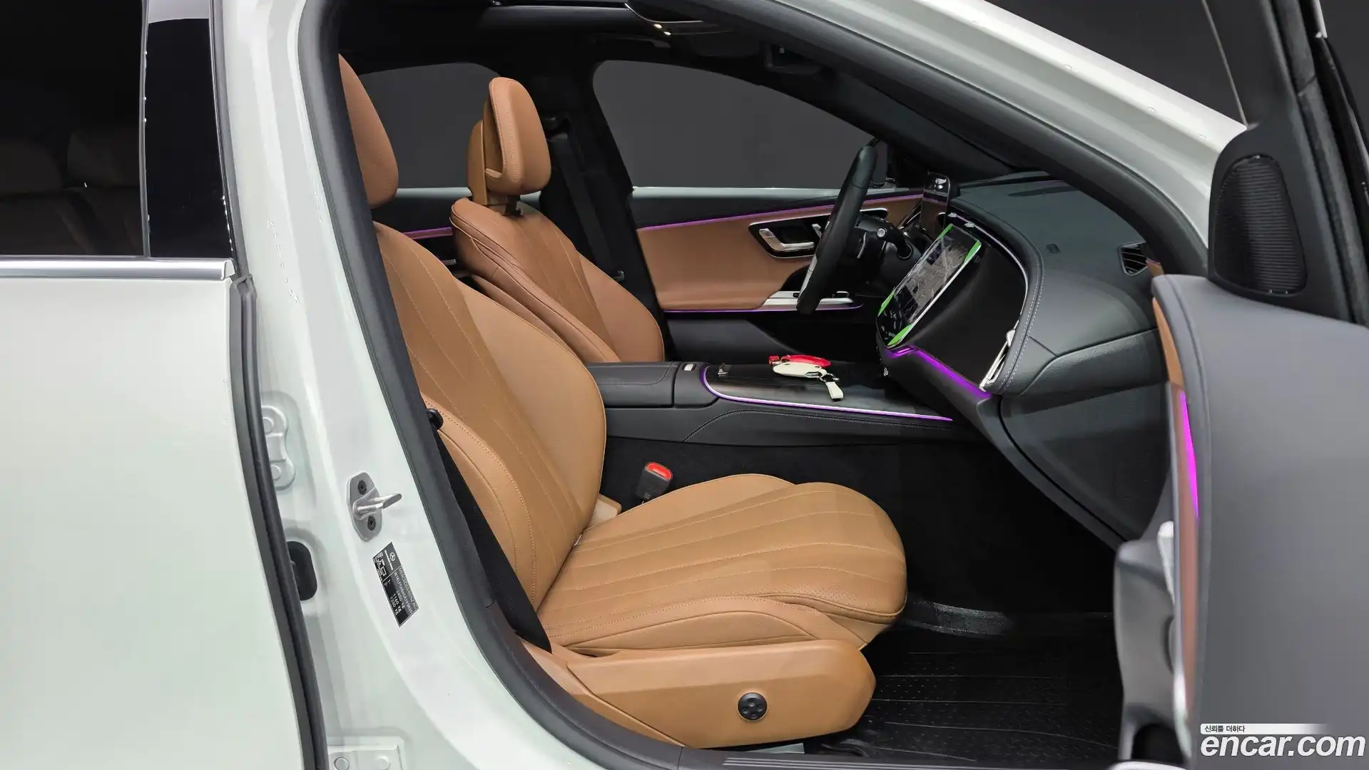 E-Class Mercedes-Benz 2025.9-INNER-036