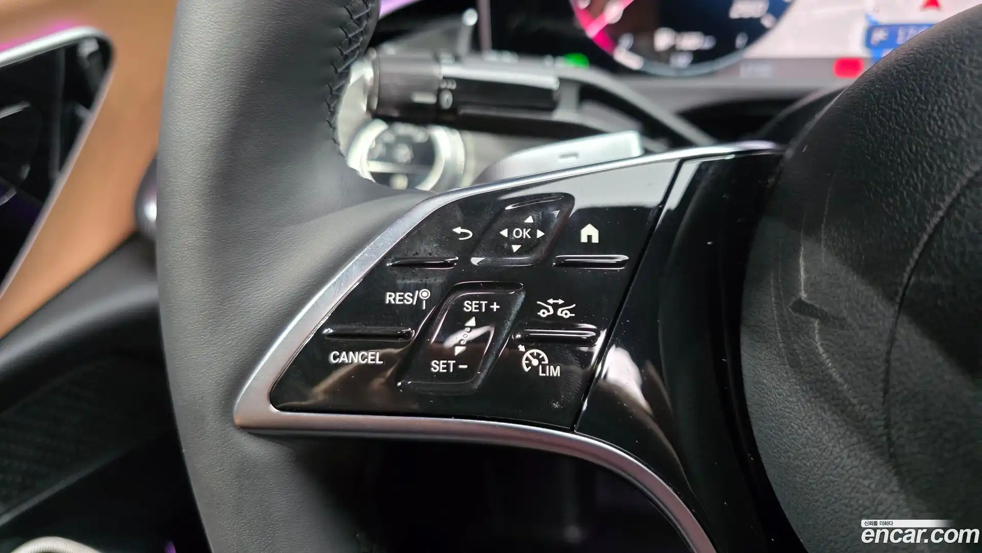 E-Class Mercedes-Benz 2025.9-OPTION-042