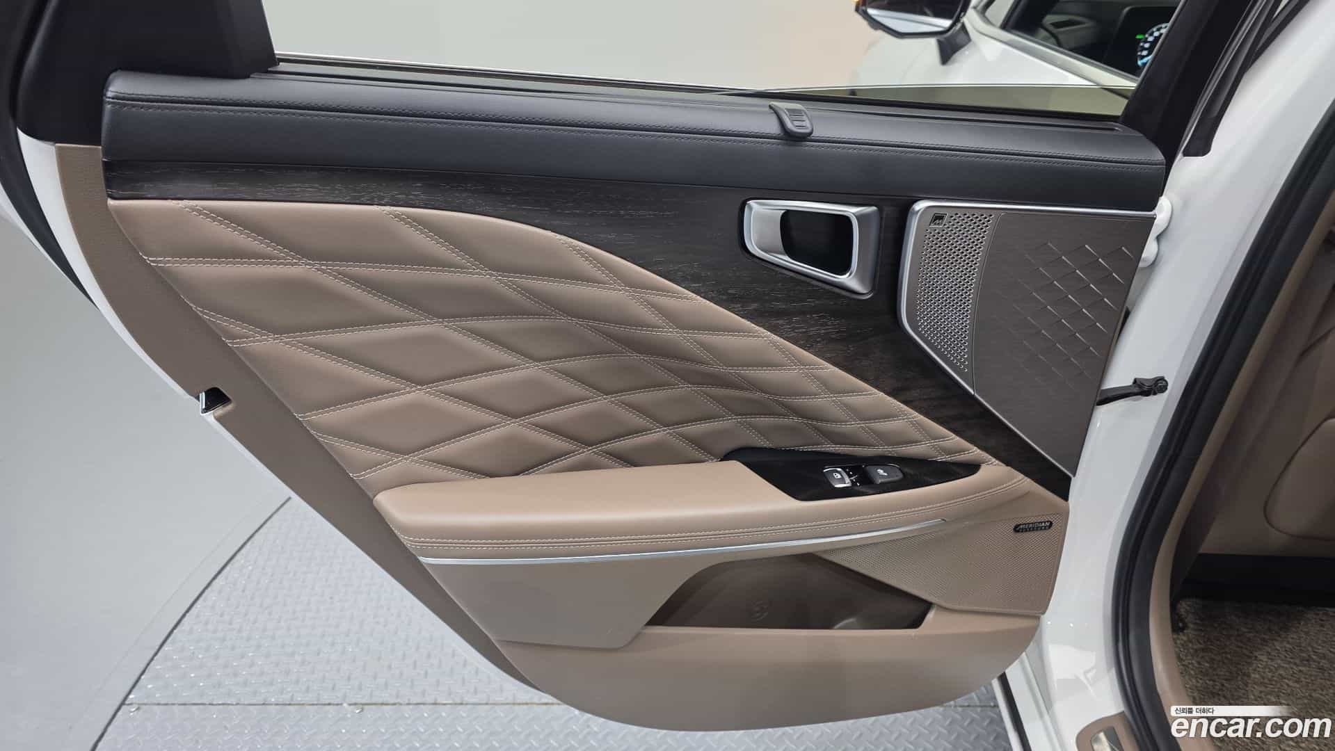 K8 Kia 2022.1-INNER-035