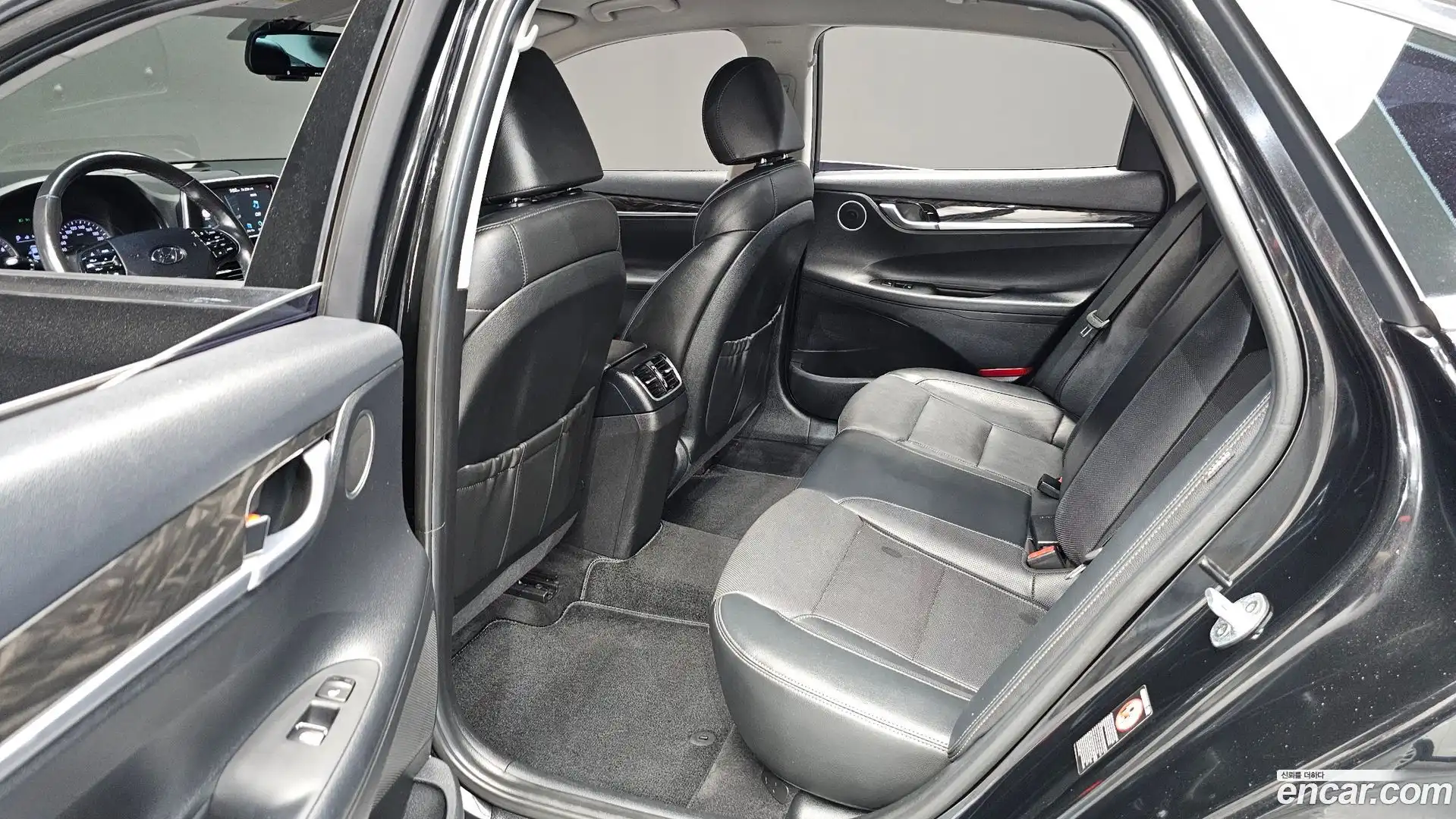 Grandeur Hyundai 2018.4-OPTION-015