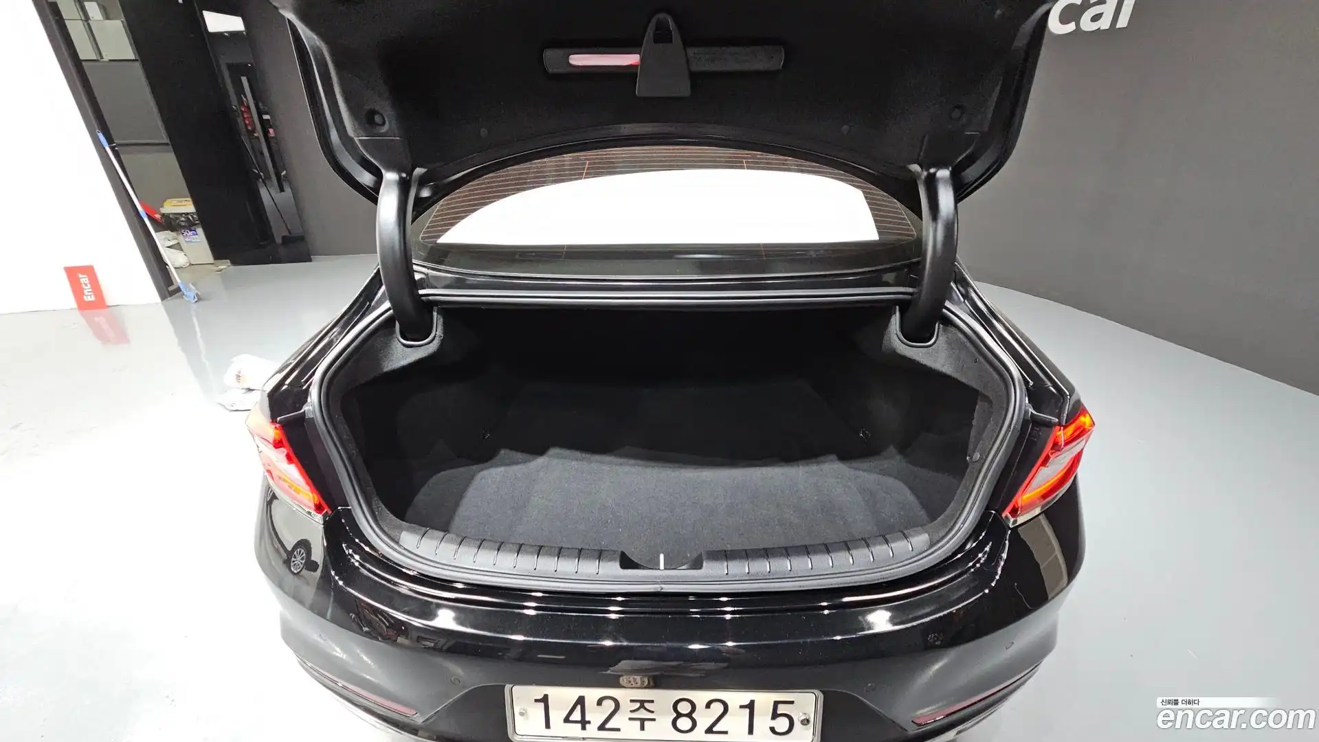Grandeur Hyundai 2018.4-OPTION-041